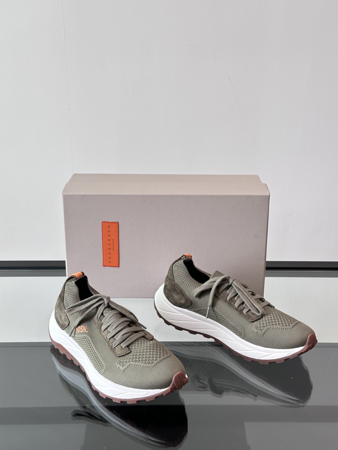 Henderson意大利品牌休闲运动鞋👟，Henderson的鞋履不仅舒适，还超级百搭。无论是职场、约会