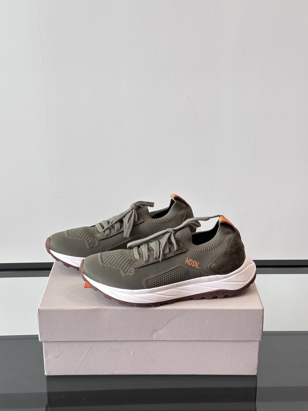 Henderson意大利品牌休闲运动鞋👟，Henderson的鞋履不仅舒适，还超级百搭。无论是职场、约会