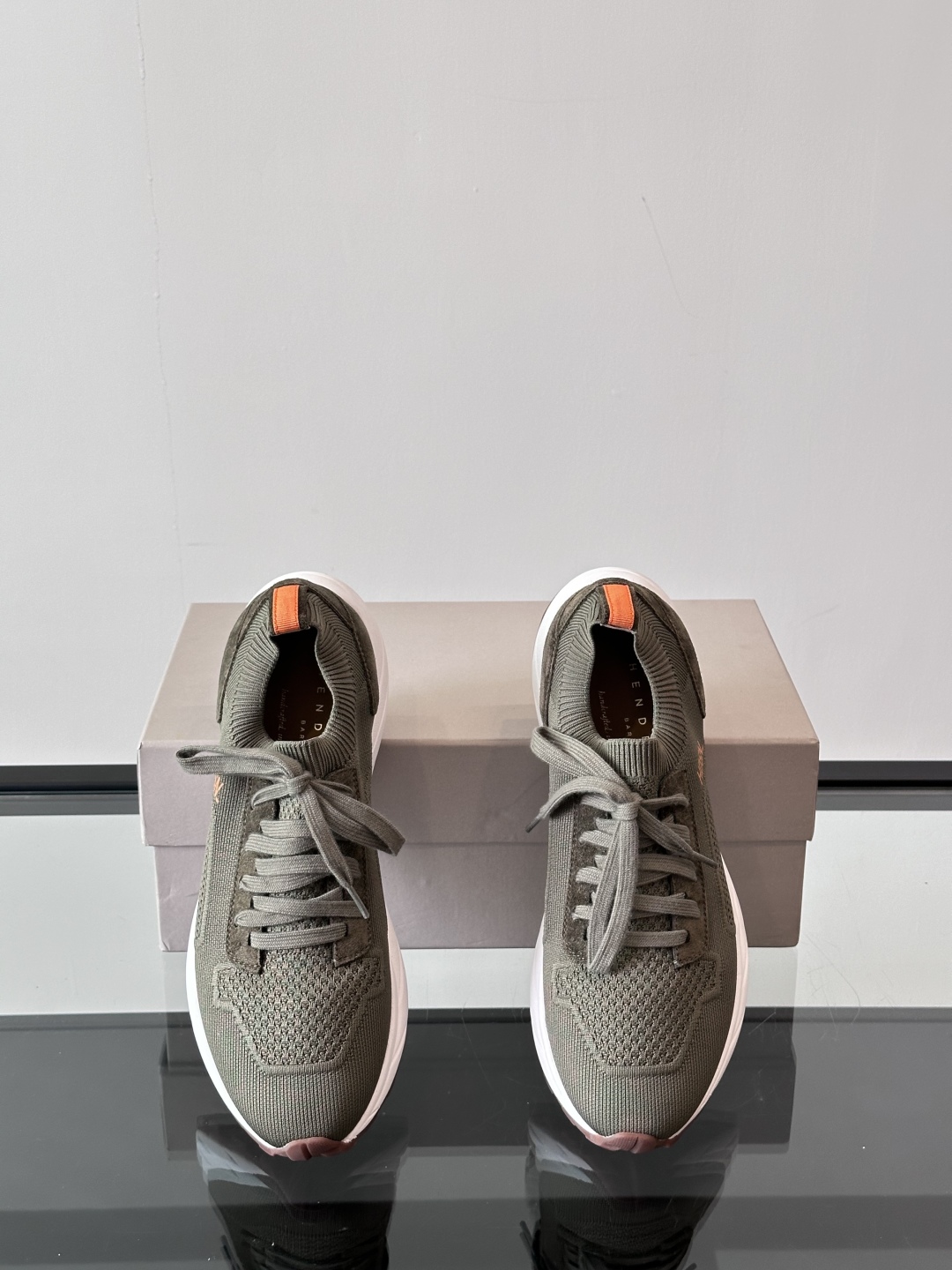 Henderson意大利品牌休闲运动鞋👟，Henderson的鞋履不仅舒适，还超级百搭。无论是职场、约会