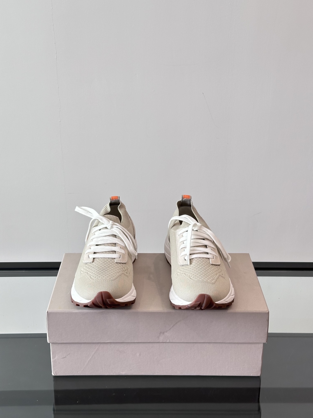 Henderson意大利品牌休闲运动鞋👟，Henderson的鞋履不仅舒适，还超级百搭。无论是职场、约会