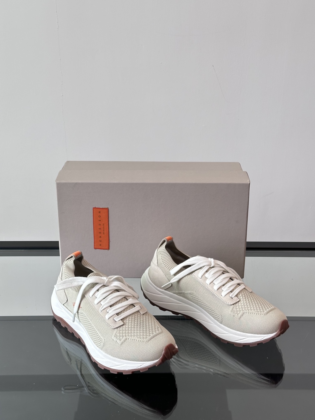 Henderson意大利品牌休闲运动鞋👟，Henderson的鞋履不仅舒适，还超级百搭。无论是职场、约会