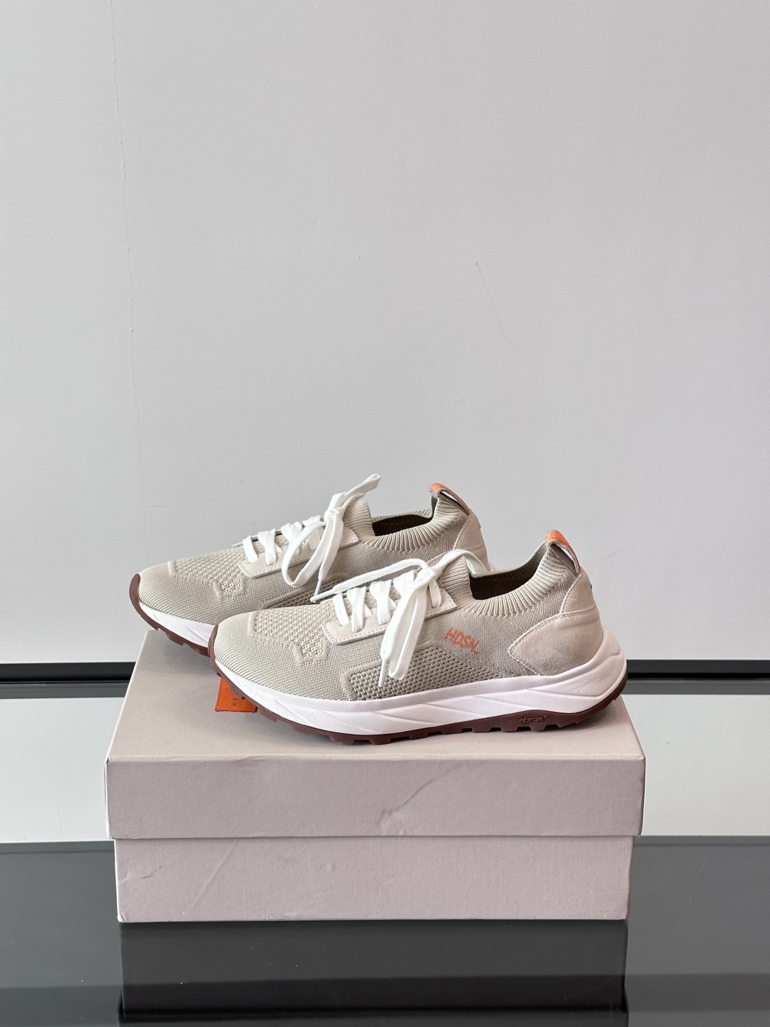 Henderson意大利品牌休闲运动鞋👟，Henderson的鞋履不仅舒适，还超级百搭。无论是职场、约会