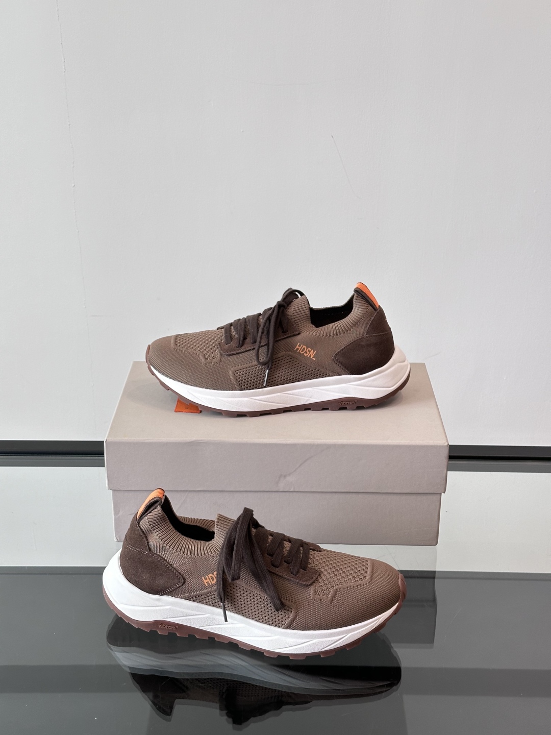 Henderson意大利品牌休闲运动鞋👟，Henderson的鞋履不仅舒适，还超级百搭。无论是职场、约会