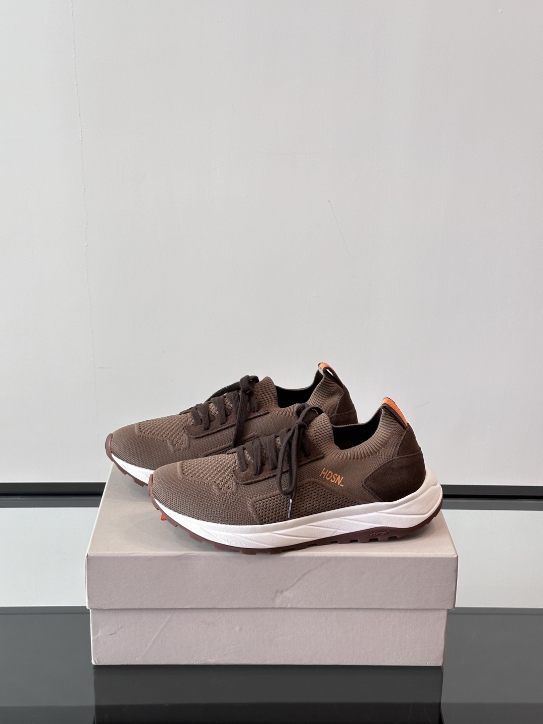 Henderson意大利品牌休闲运动鞋👟，Henderson的鞋履不仅舒适，还超级百搭。无论是职场、约会