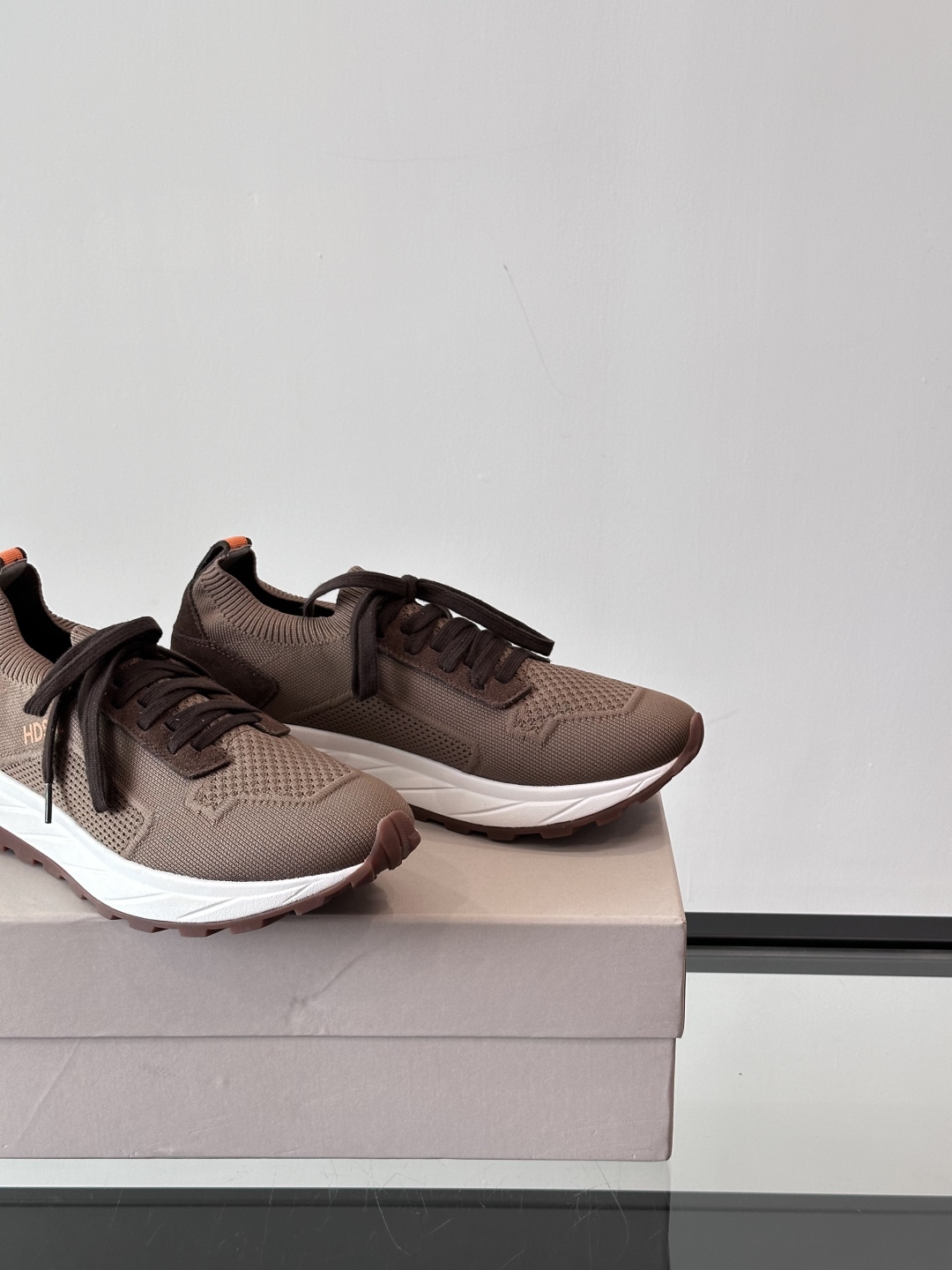 Henderson意大利品牌休闲运动鞋👟，Henderson的鞋履不仅舒适，还超级百搭。无论是职场、约会