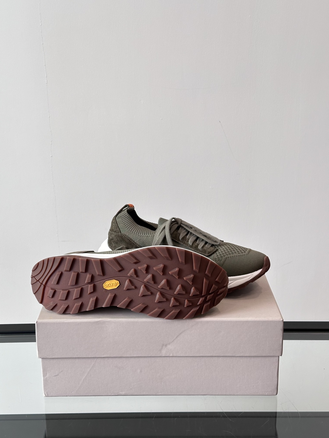 Henderson意大利品牌休闲运动鞋👟，Henderson的鞋履不仅舒适，还超级百搭。无论是职场、约会
