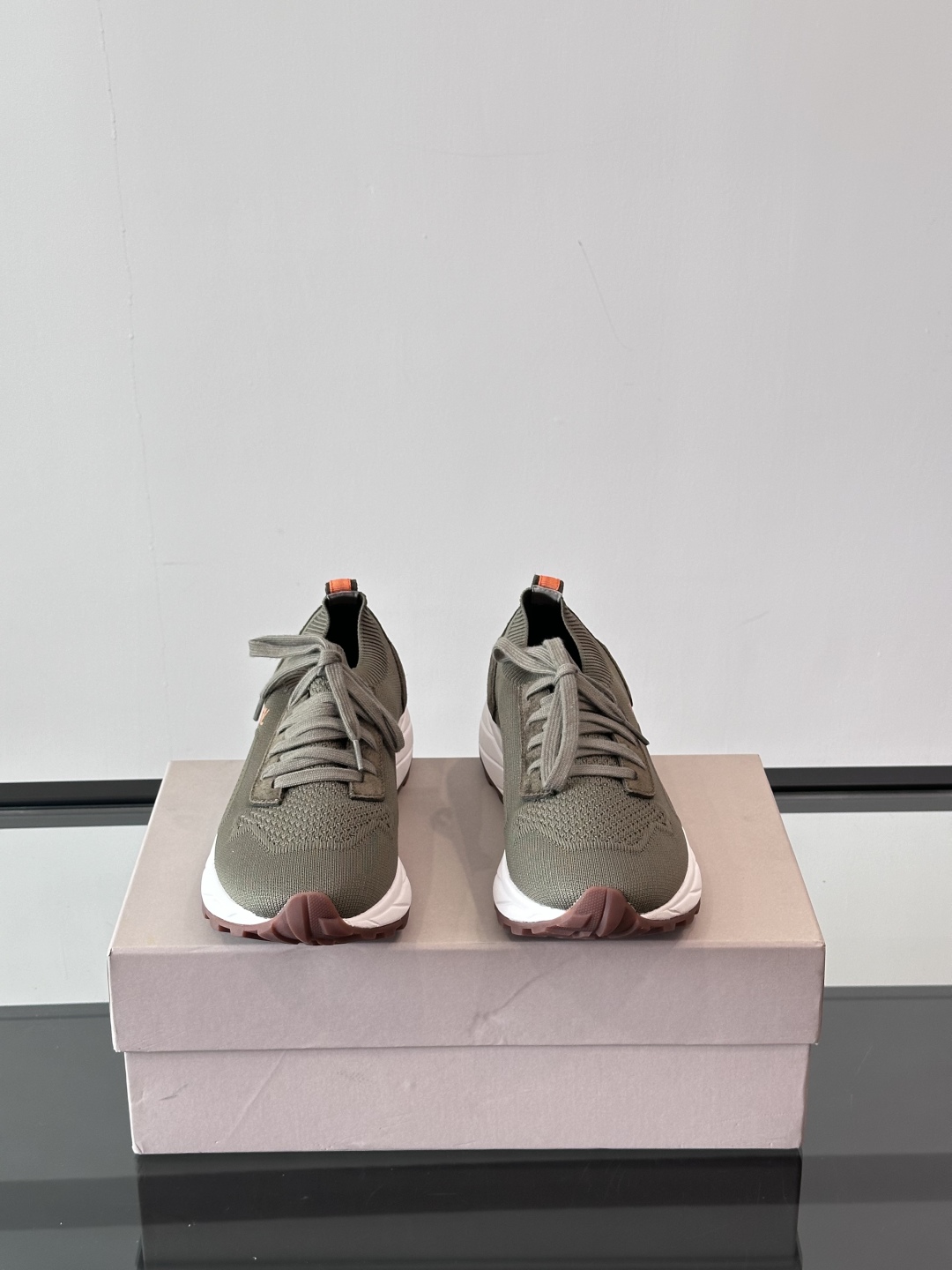 Henderson意大利品牌休闲运动鞋👟，Henderson的鞋履不仅舒适，还超级百搭。无论是职场、约会