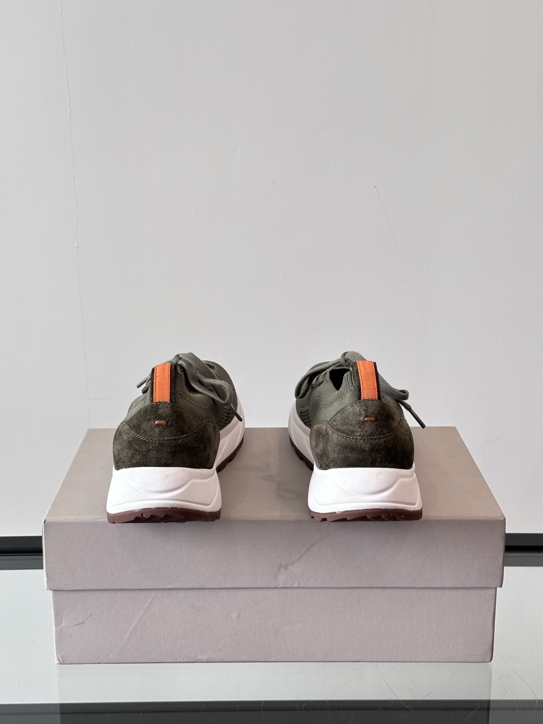 Henderson意大利品牌休闲运动鞋👟，Henderson的鞋履不仅舒适，还超级百搭。无论是职场、约会
