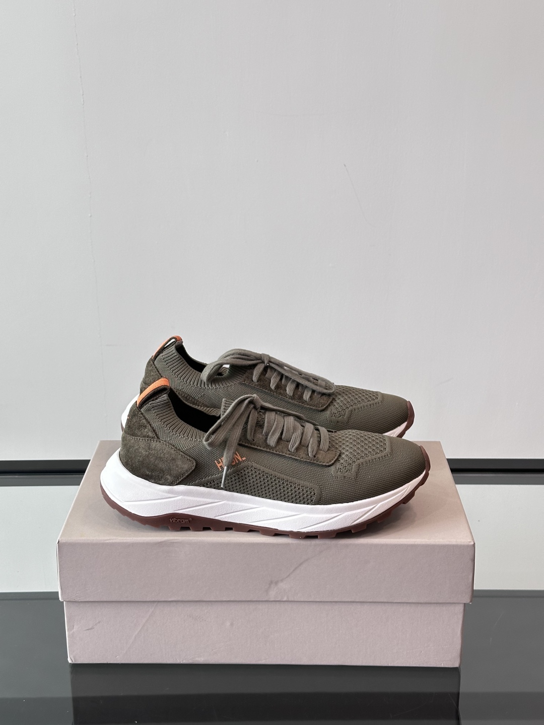 Henderson意大利品牌休闲运动鞋👟，Henderson的鞋履不仅舒适，还超级百搭。无论是职场、约会