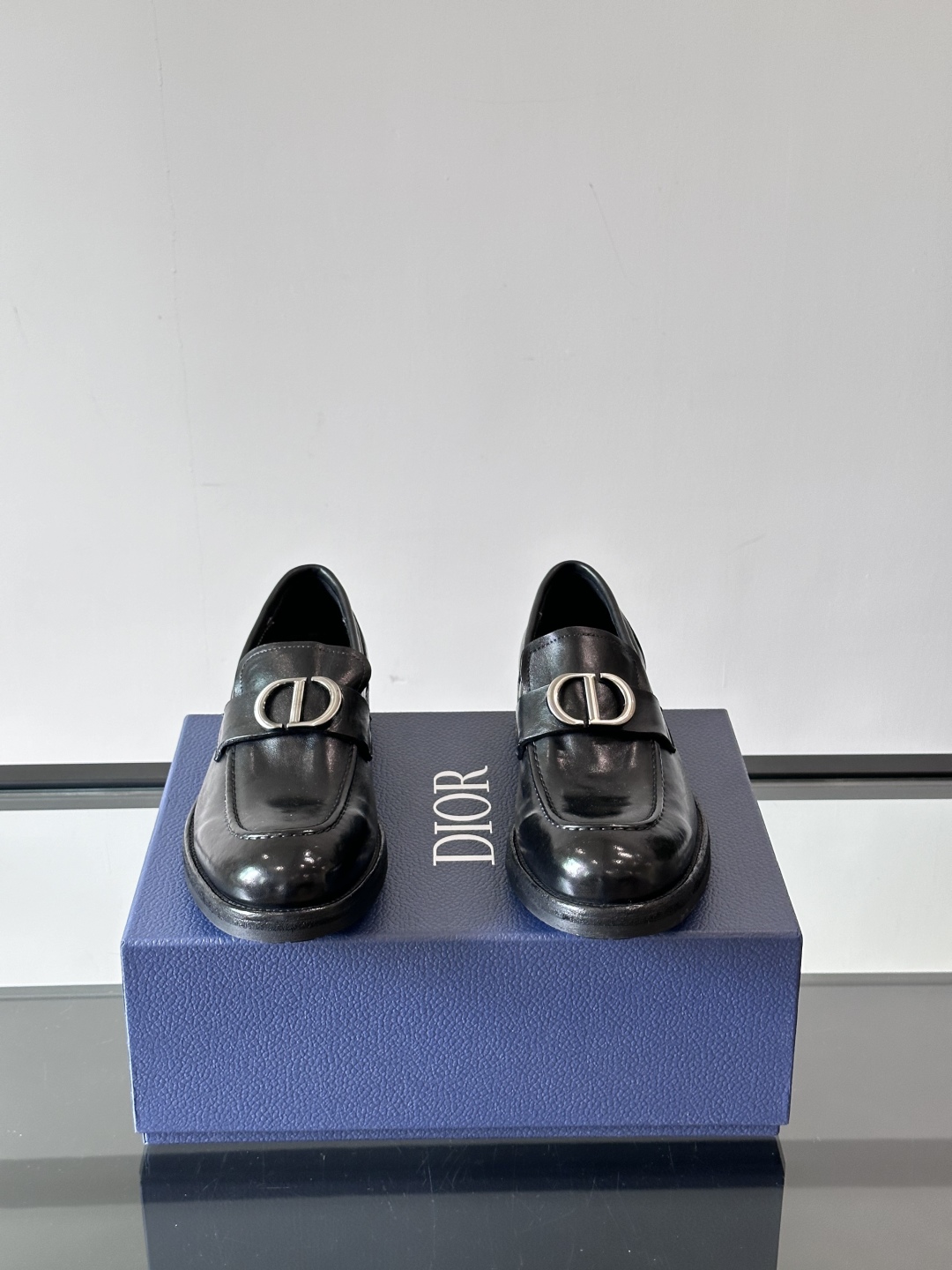 Dior～高端男士时尚复古皮鞋，鞋面采用优质牛皮制作，水洗真皮大底 固特异工艺、车牛津线缝合 永不掉底.