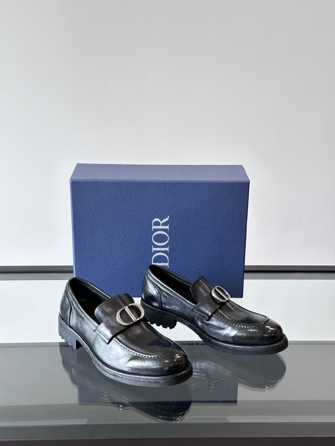 Dior～高端男士时尚复古皮鞋，鞋面采用优质牛皮制作，水洗真皮大底 固特异工艺、车牛津线缝合 永不掉底.