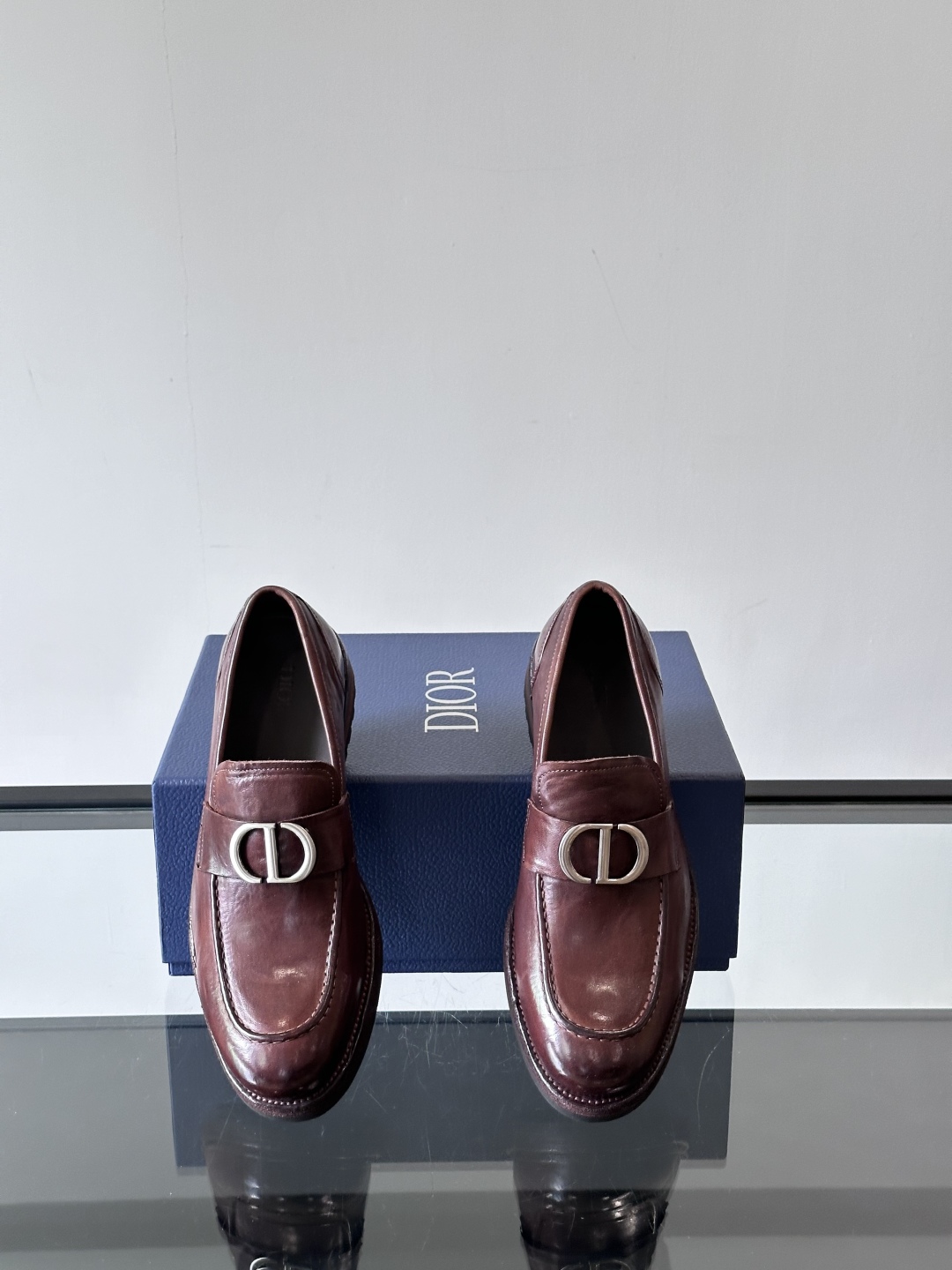 Dior～高端男士时尚复古皮鞋，鞋面采用优质牛皮制作，水洗真皮大底 固特异工艺、车牛津线缝合 永不掉底.