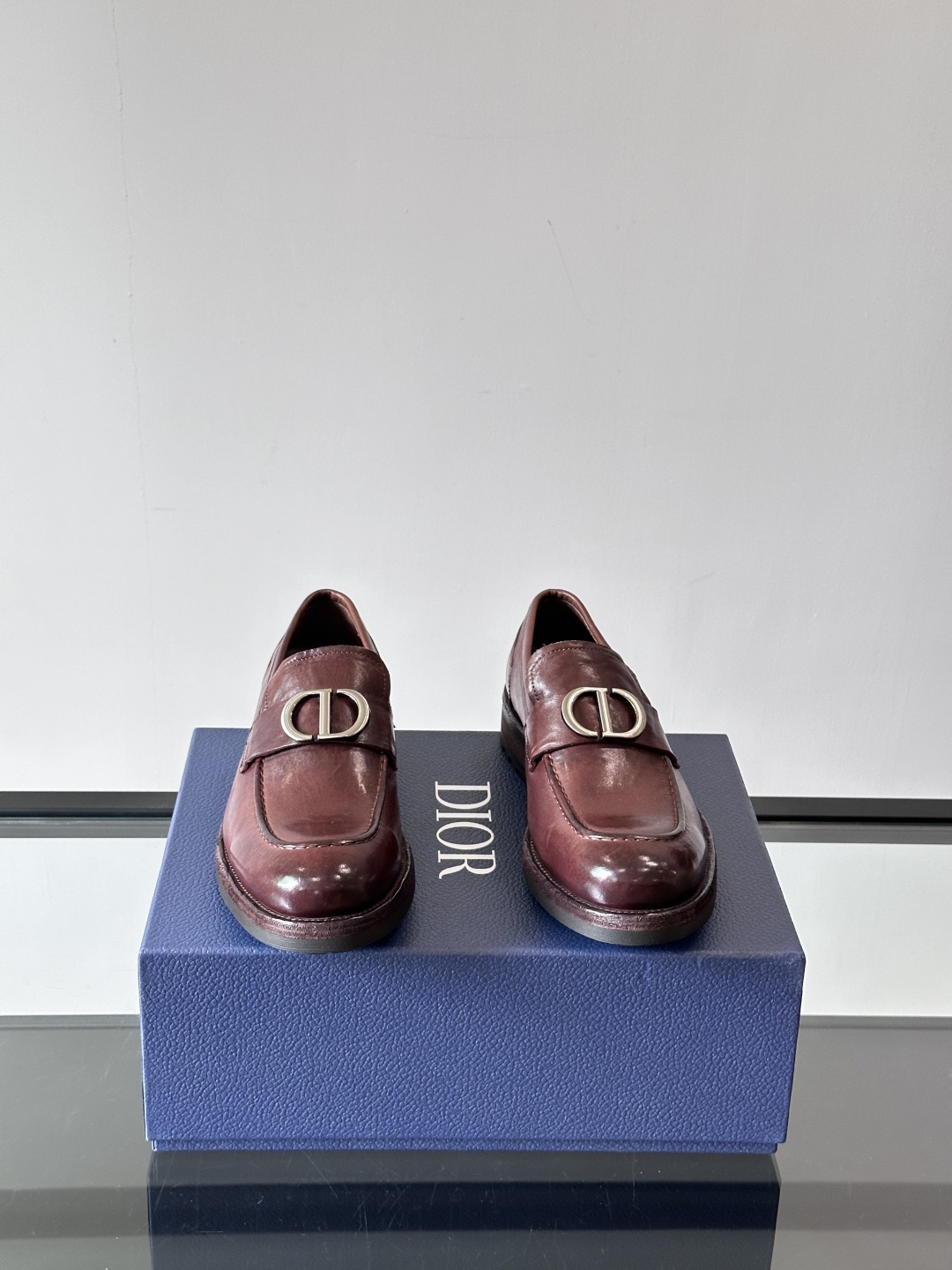 Dior～高端男士时尚复古皮鞋，鞋面采用优质牛皮制作，水洗真皮大底 固特异工艺、车牛津线缝合 永不掉底.