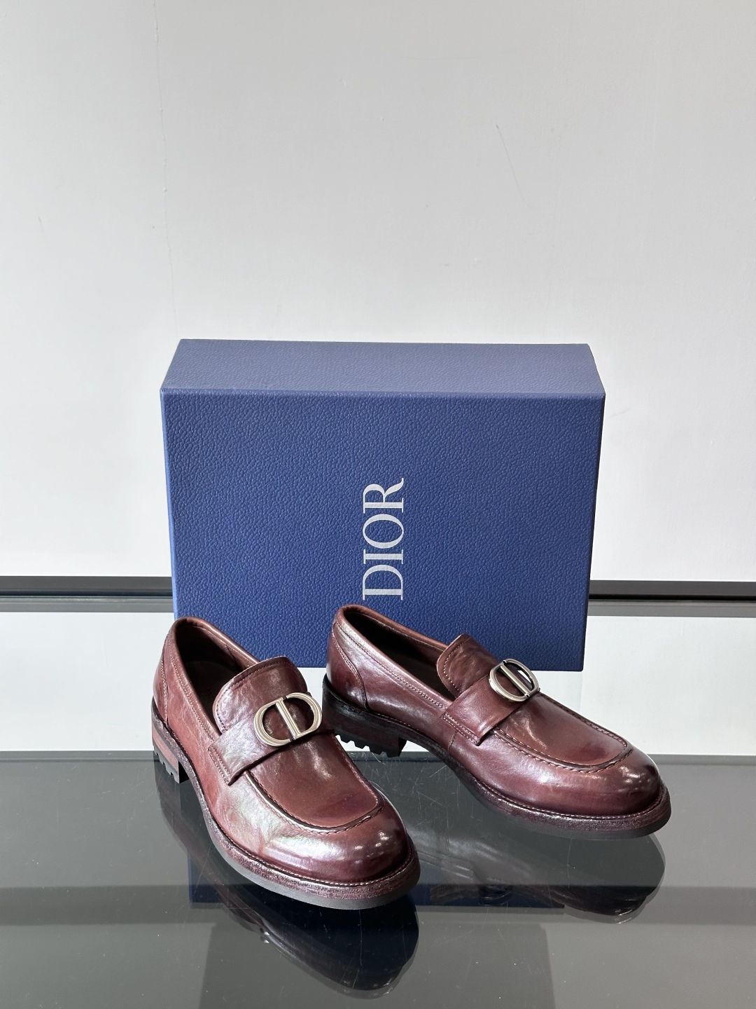 Dior～高端男士时尚复古皮鞋，鞋面采用优质牛皮制作，水洗真皮大底 固特异工艺、车牛津线缝合 永不掉底.