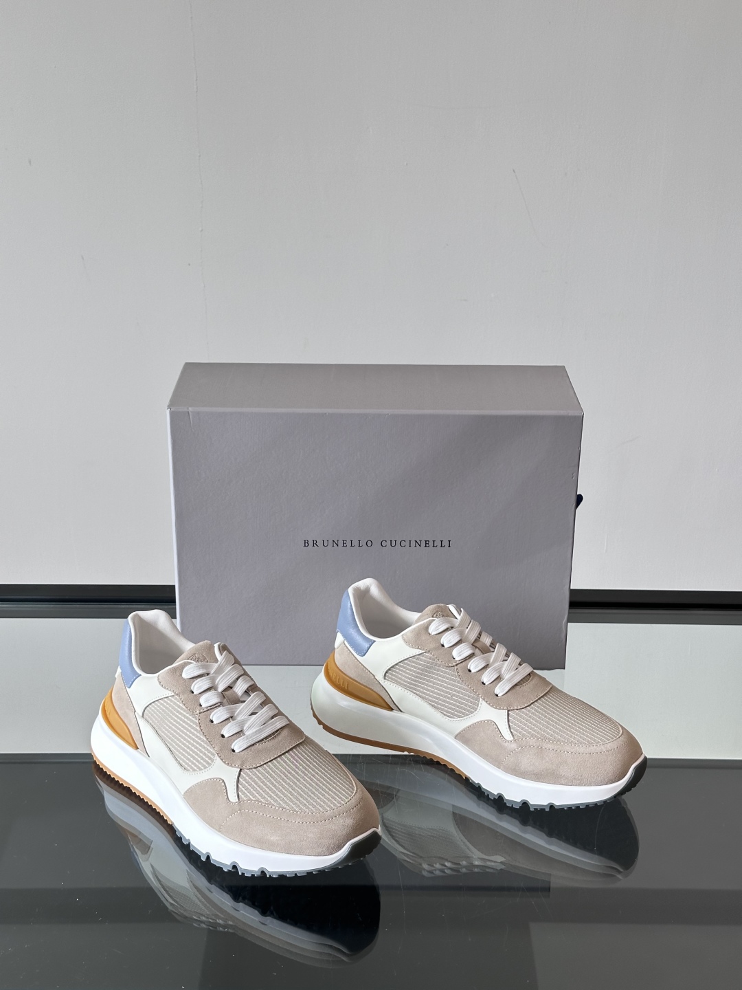 Brunello Cucinelli 春夏新款拼色运动板男鞋 此款运动鞋面料采用意大利进口高丝光水洗翻毛