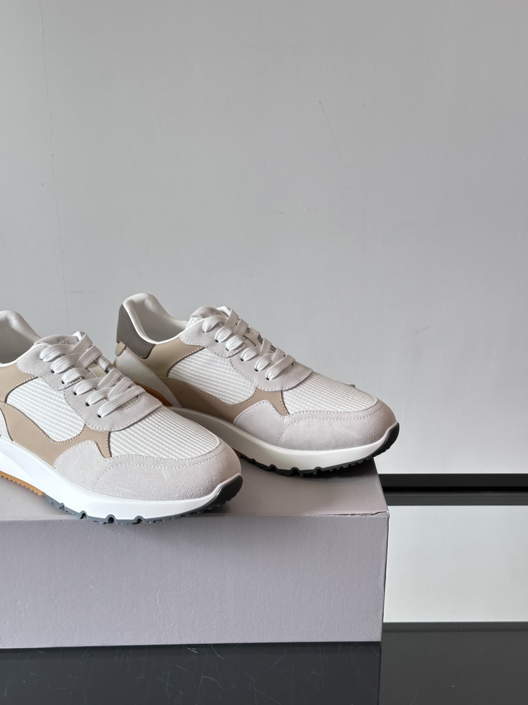 Brunello Cucinelli 春夏新款拼色运动板男鞋 此款运动鞋面料采用意大利进口高丝光水洗翻毛