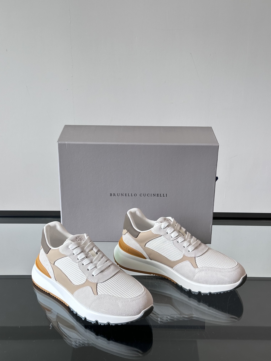 Brunello Cucinelli 春夏新款拼色运动板男鞋 此款运动鞋面料采用意大利进口高丝光水洗翻毛