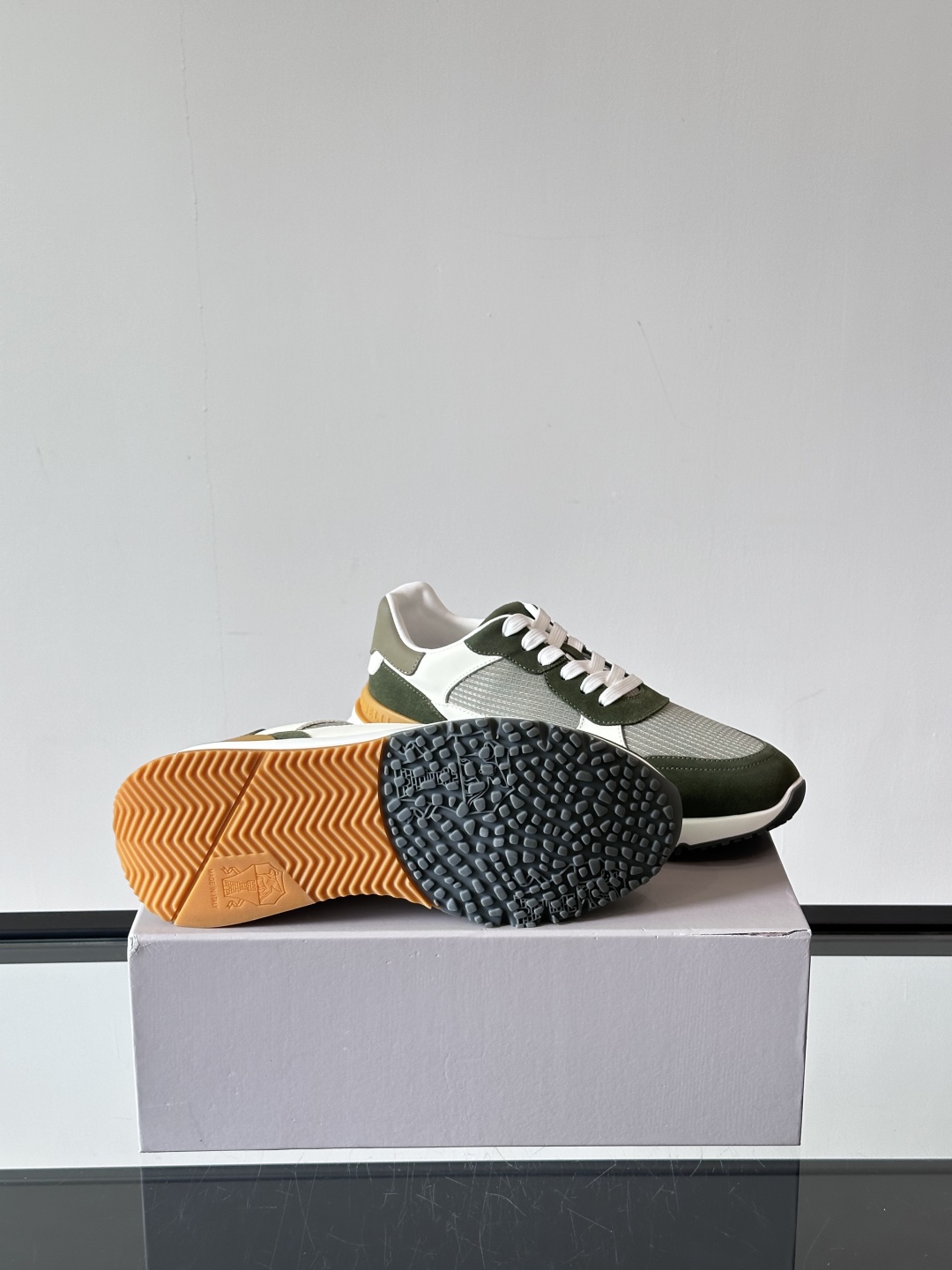 Brunello Cucinelli 春夏新款拼色运动板男鞋 此款运动鞋面料采用意大利进口高丝光水洗翻毛