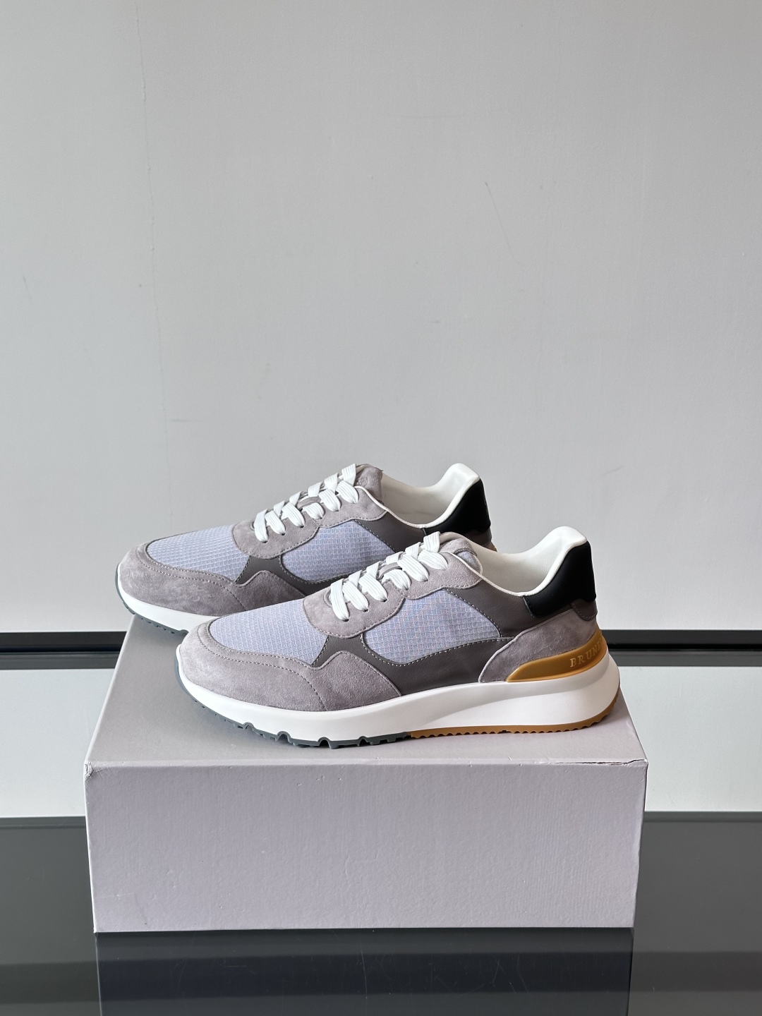 Brunello Cucinelli 春夏新款拼色运动板男鞋 此款运动鞋面料采用意大利进口高丝光水洗翻毛