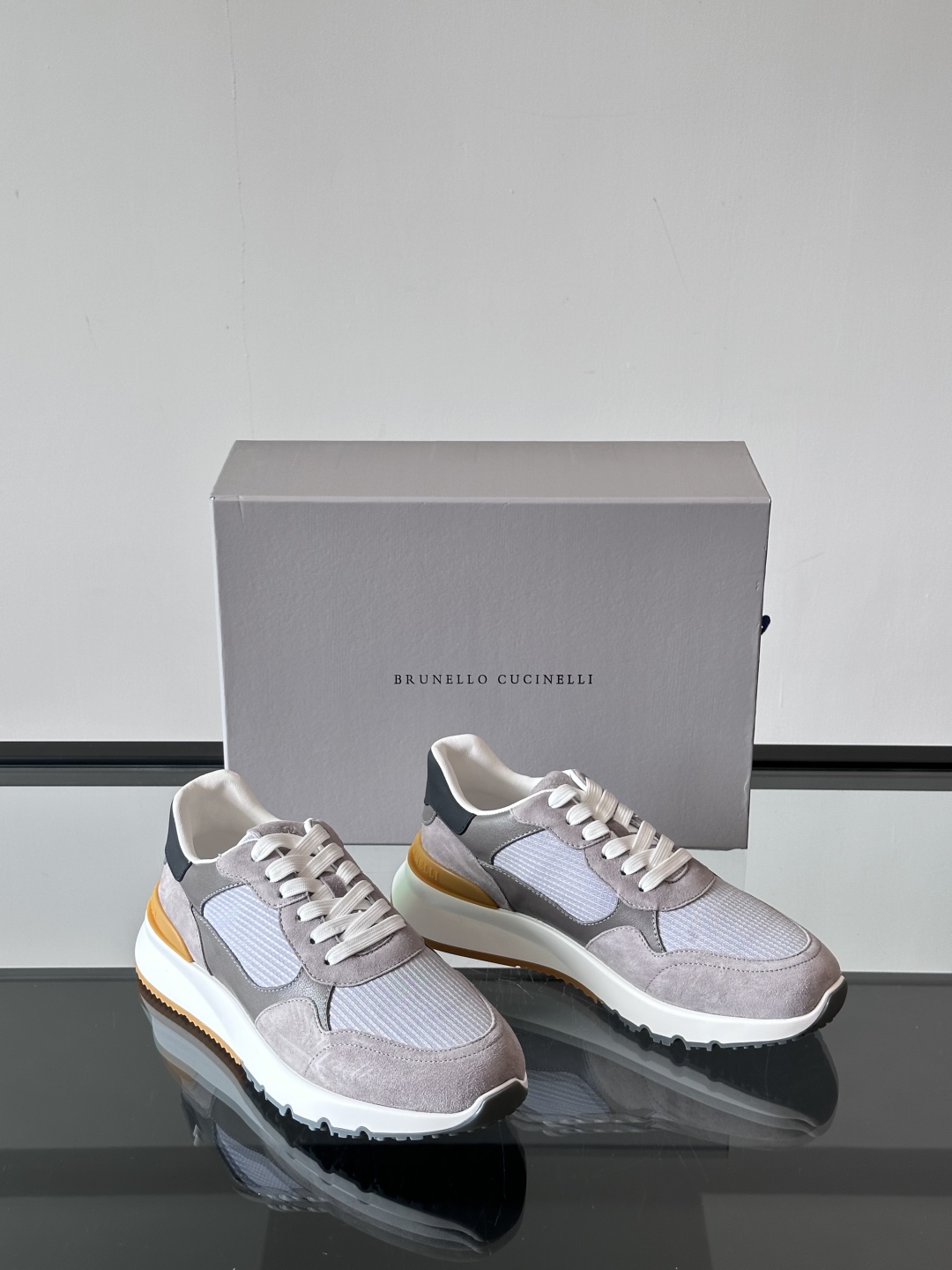 Brunello Cucinelli 春夏新款拼色运动板男鞋 此款运动鞋面料采用意大利进口高丝光水洗翻毛