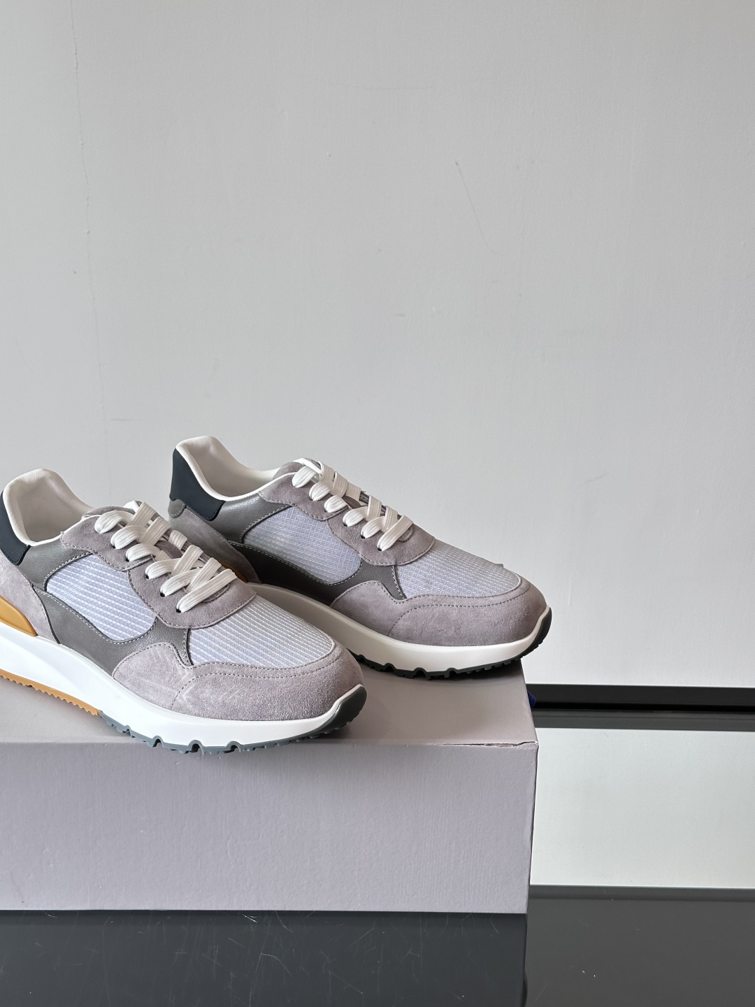 Brunello Cucinelli 春夏新款拼色运动板男鞋 此款运动鞋面料采用意大利进口高丝光水洗翻毛