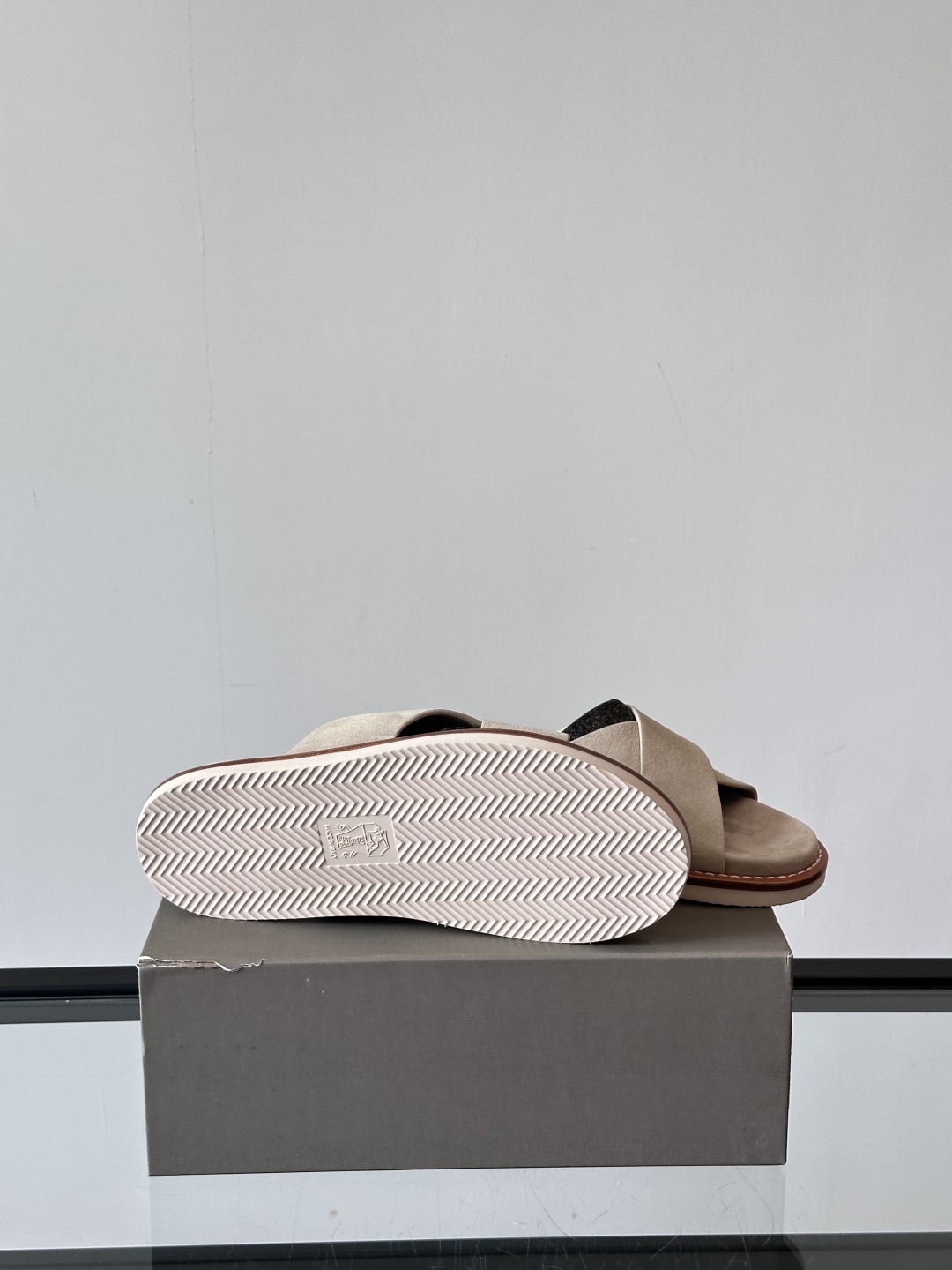 Brunello Cucinelli BC新款男士牛皮凉鞋拖鞋，高端精品，气质优雅并存，采用进口反绒牛皮