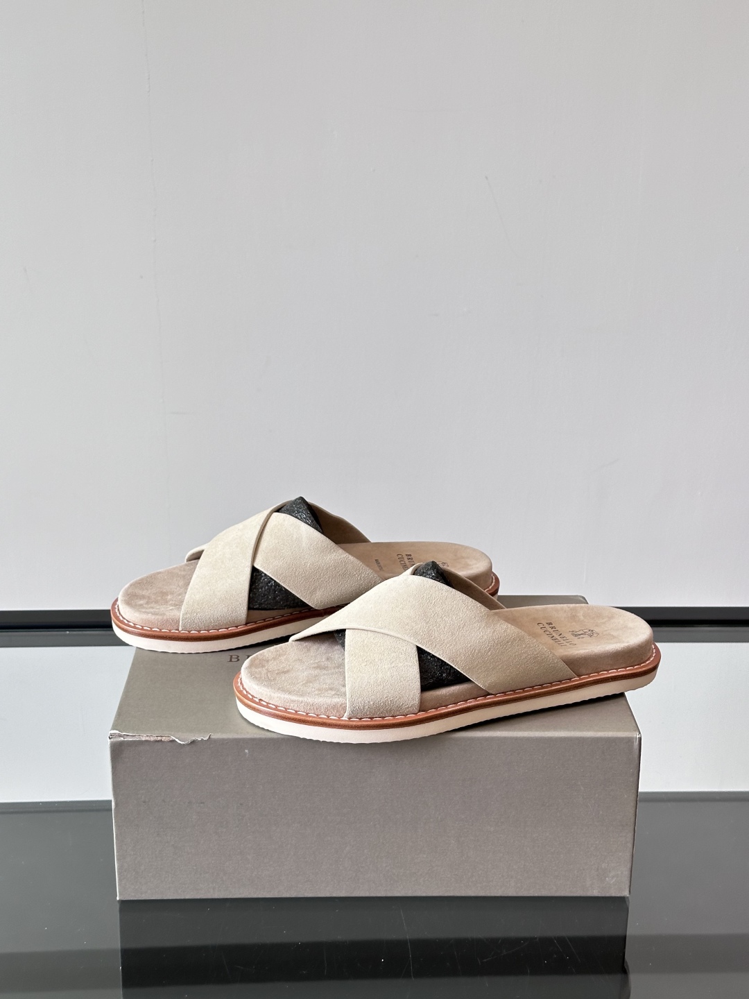 Brunello Cucinelli BC新款男士牛皮凉鞋拖鞋，高端精品，气质优雅并存，采用进口反绒牛皮