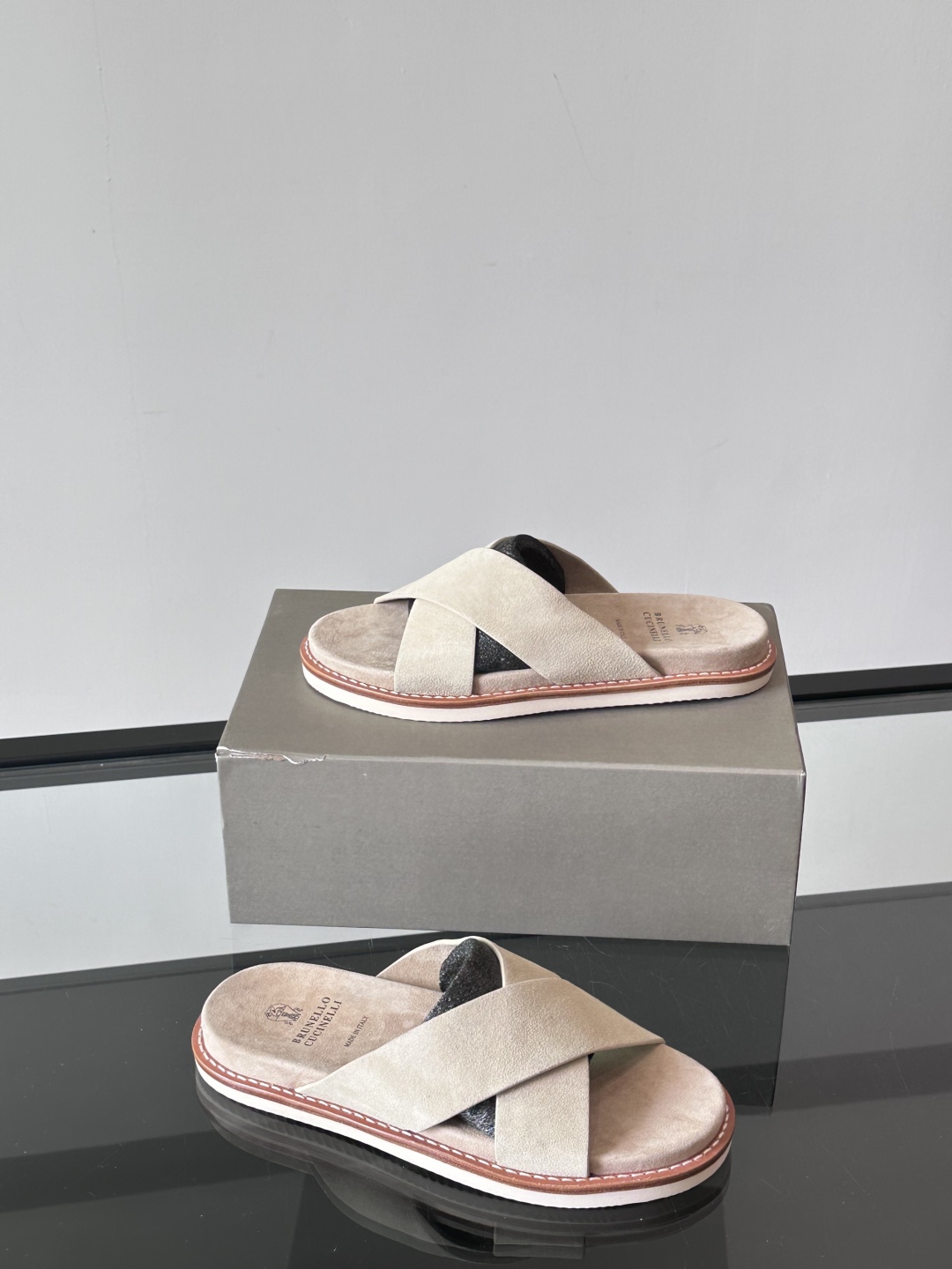 Brunello Cucinelli BC新款男士牛皮凉鞋拖鞋，高端精品，气质优雅并存，采用进口反绒牛皮