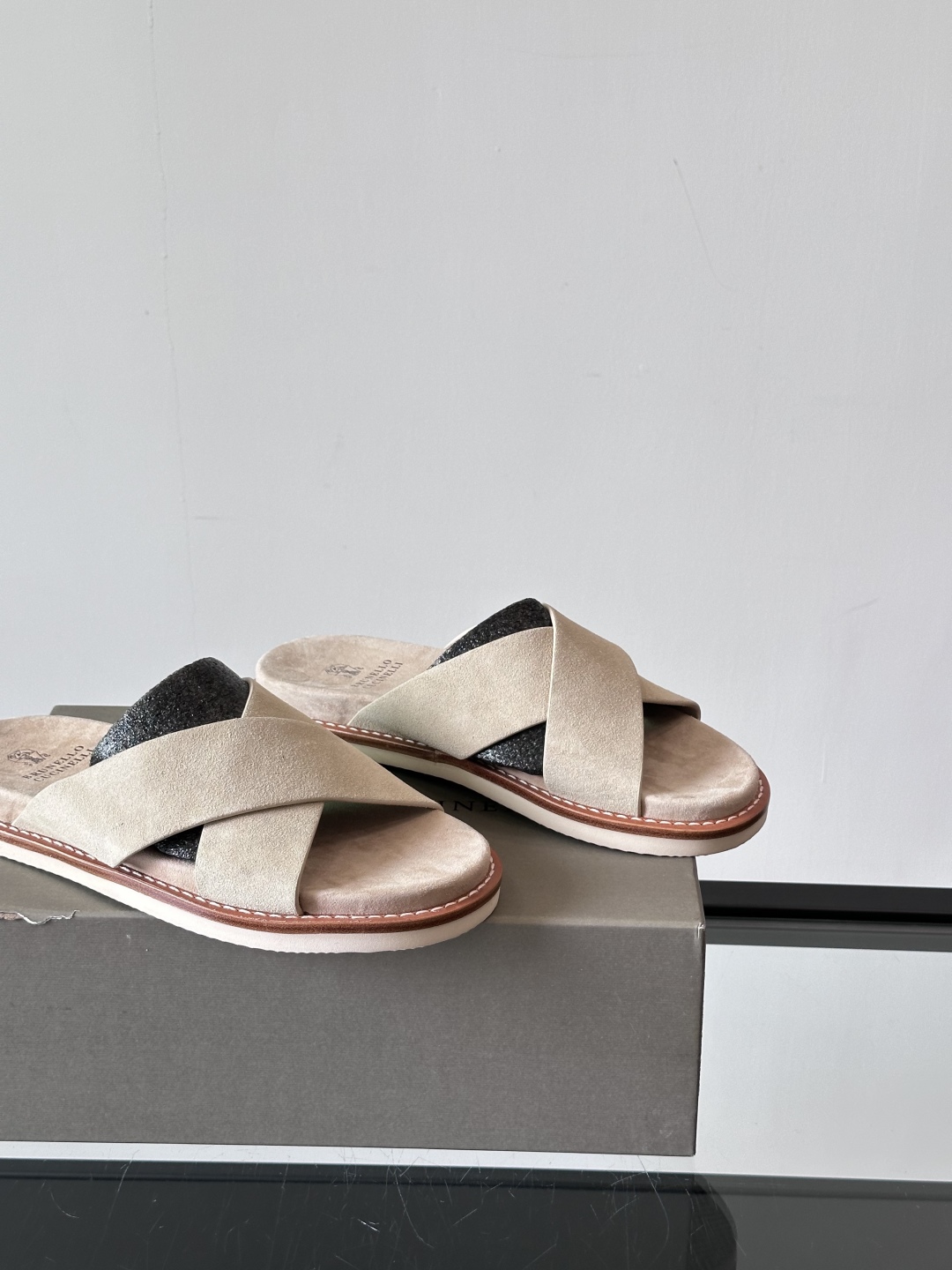 Brunello Cucinelli BC新款男士牛皮凉鞋拖鞋，高端精品，气质优雅并存，采用进口反绒牛皮
