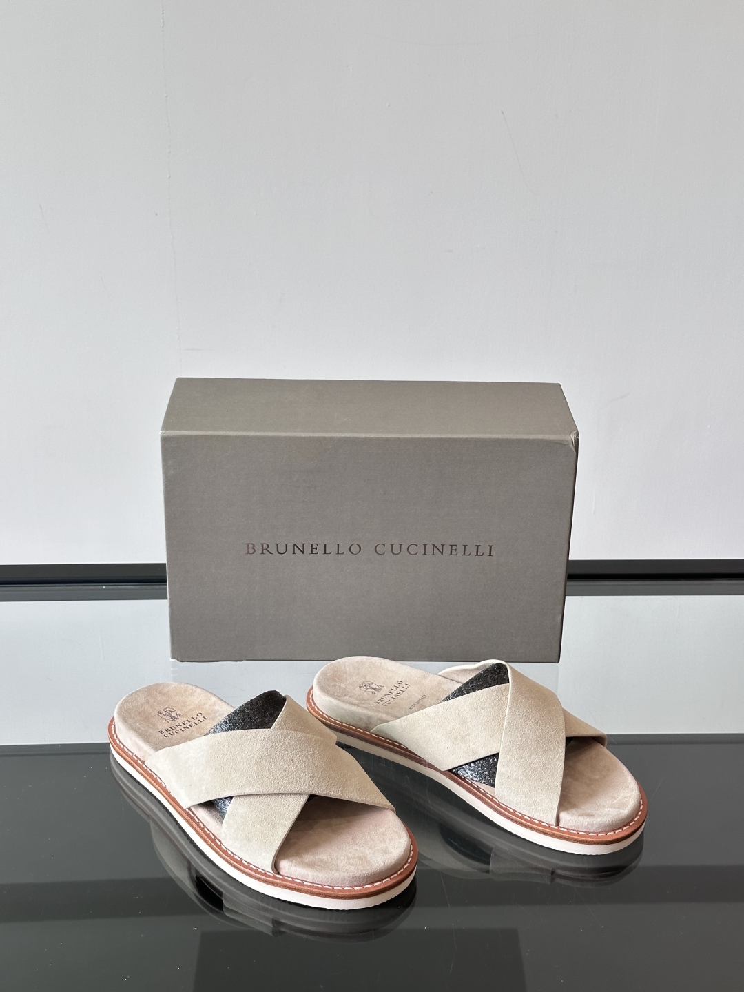 Brunello Cucinelli BC新款男士牛皮凉鞋拖鞋，高端精品，气质优雅并存，采用进口反绒牛皮