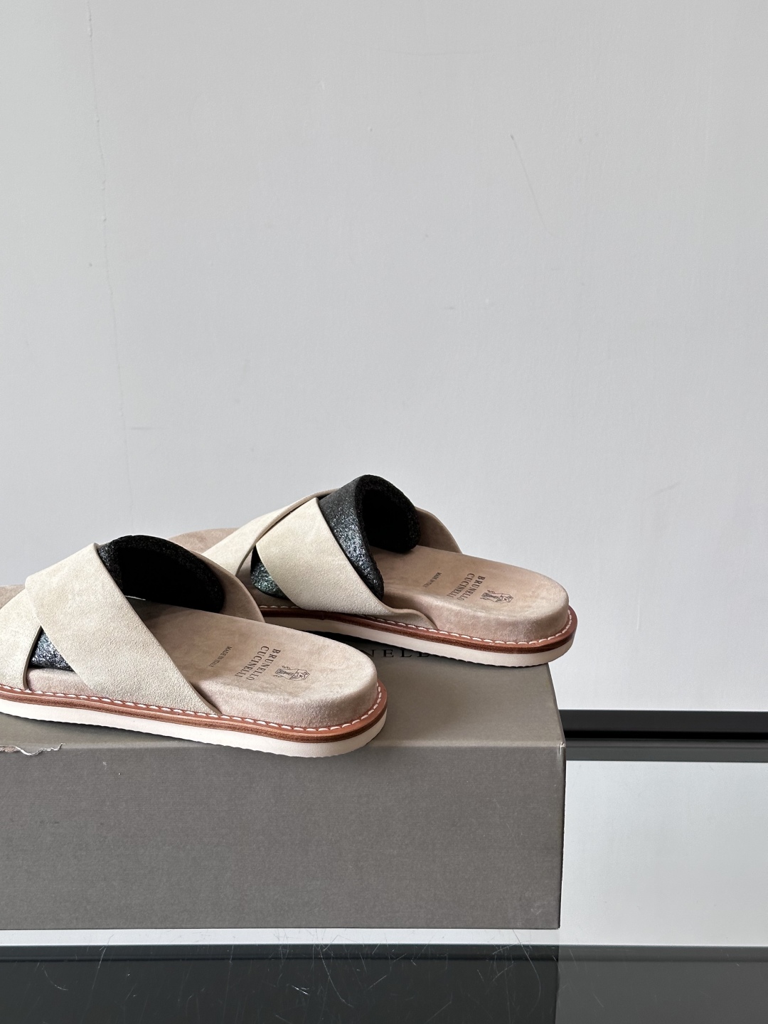 Brunello Cucinelli BC新款男士牛皮凉鞋拖鞋，高端精品，气质优雅并存，采用进口反绒牛皮
