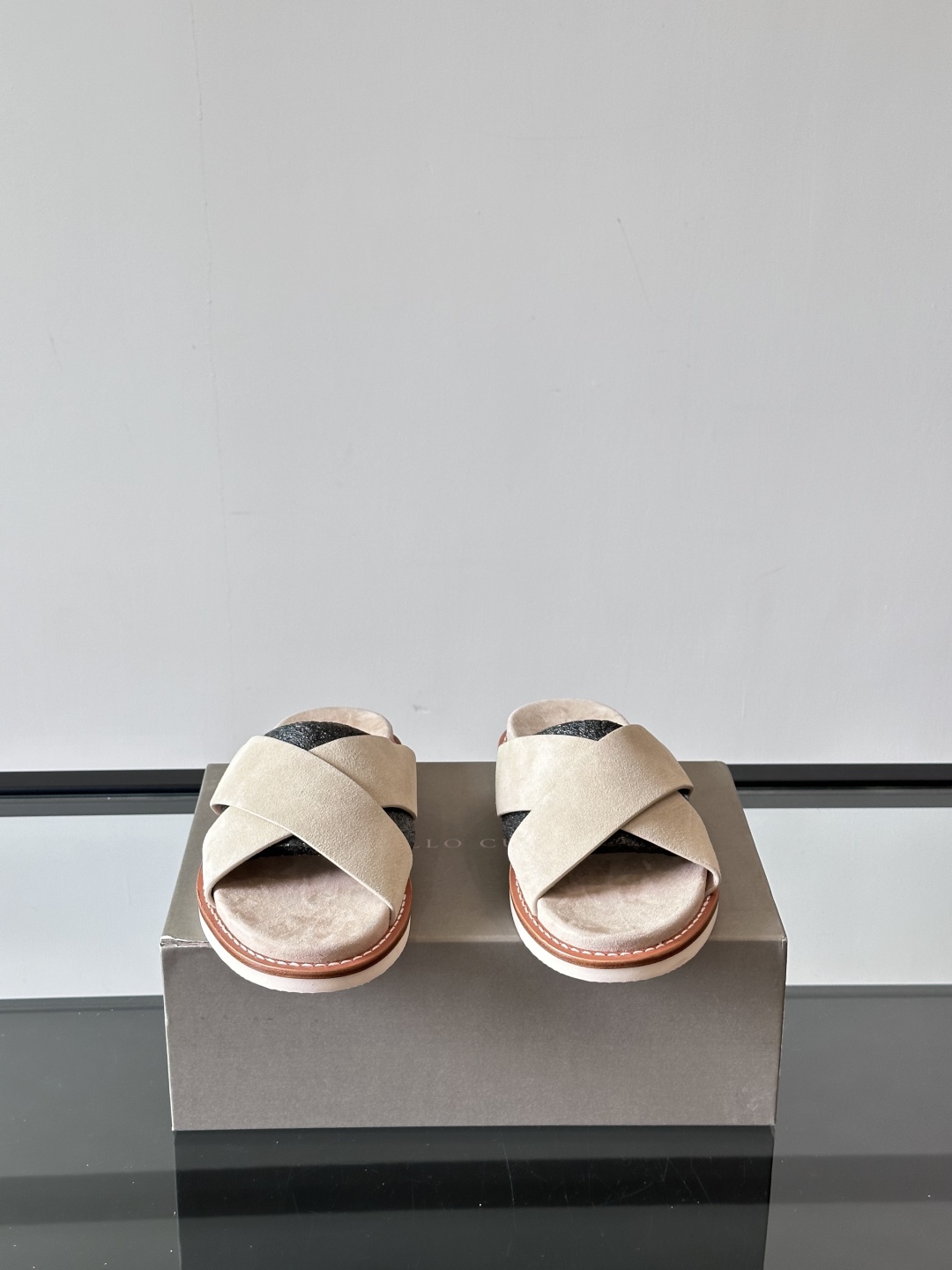 Brunello Cucinelli BC新款男士牛皮凉鞋拖鞋，高端精品，气质优雅并存，采用进口反绒牛皮