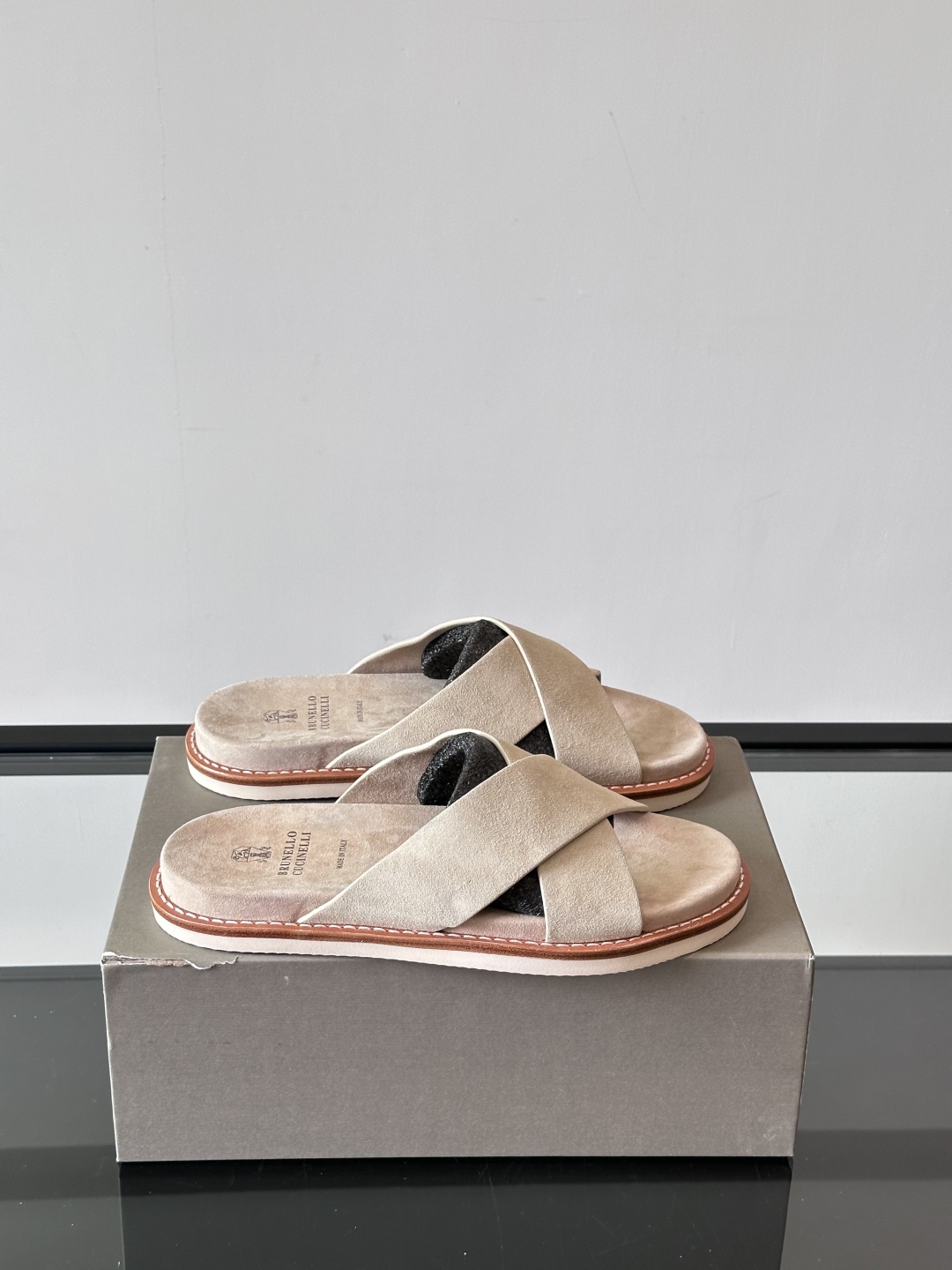 Brunello Cucinelli BC新款男士牛皮凉鞋拖鞋，高端精品，气质优雅并存，采用进口反绒牛皮