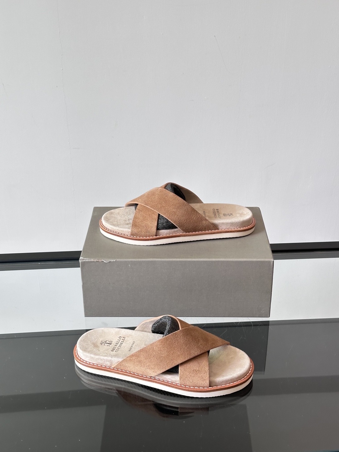 Brunello Cucinelli BC新款男士牛皮凉鞋拖鞋，高端精品，气质优雅并存，采用进口反绒牛皮