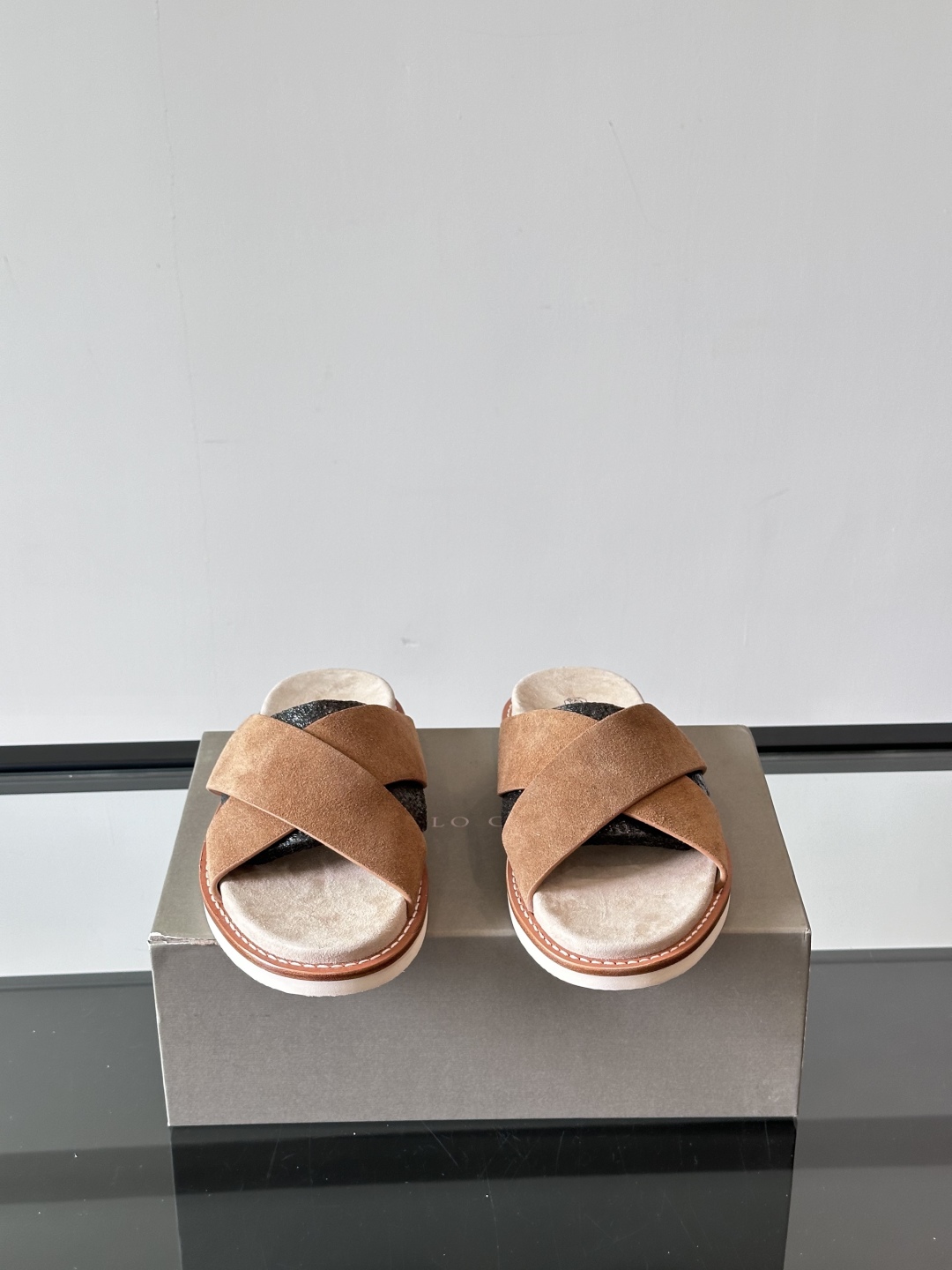 Brunello Cucinelli BC新款男士牛皮凉鞋拖鞋，高端精品，气质优雅并存，采用进口反绒牛皮