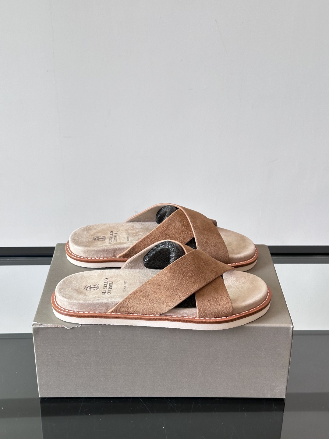 Brunello Cucinelli BC新款男士牛皮凉鞋拖鞋，高端精品，气质优雅并存，采用进口反绒牛皮