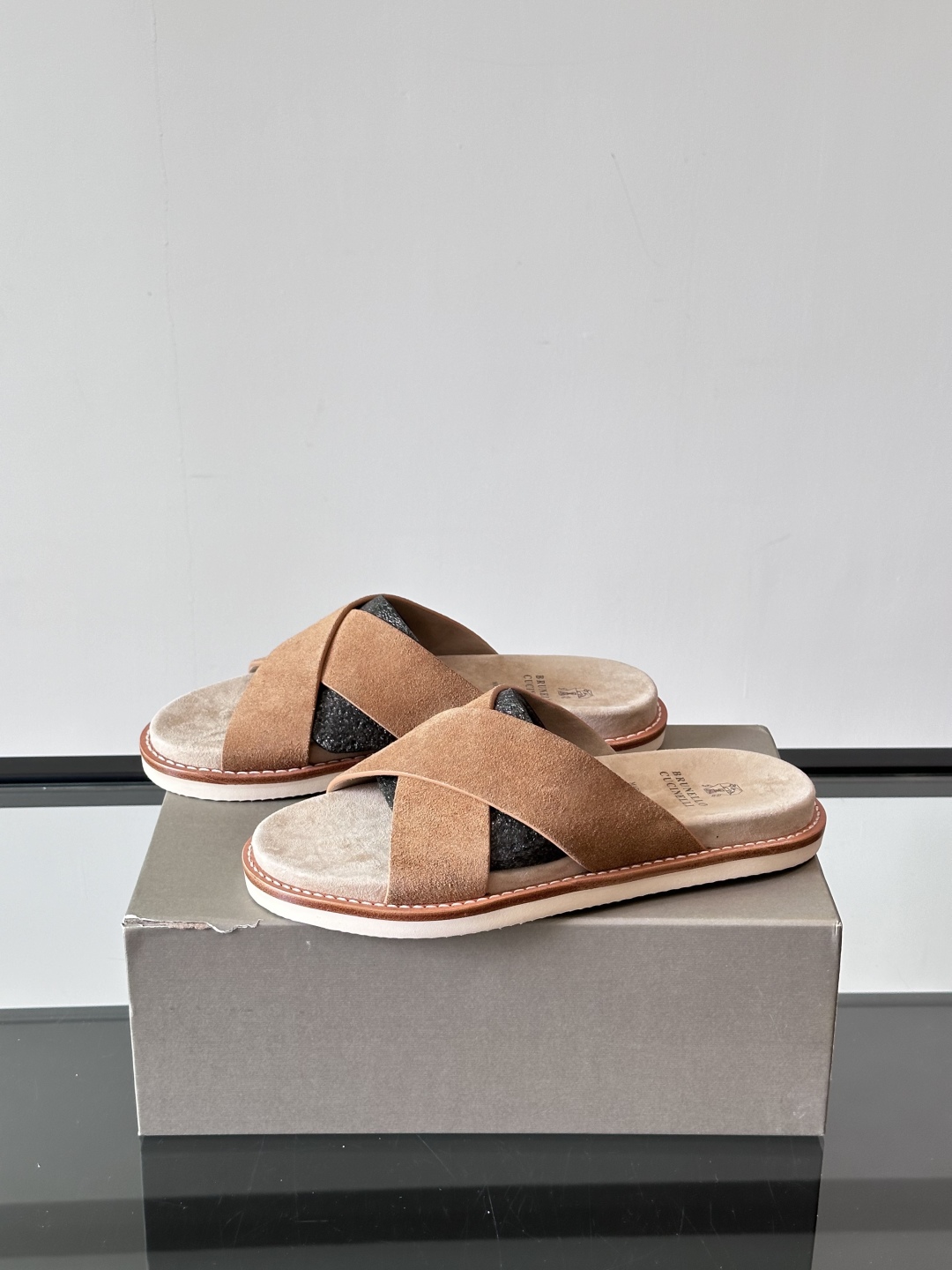 Brunello Cucinelli BC新款男士牛皮凉鞋拖鞋，高端精品，气质优雅并存，采用进口反绒牛皮