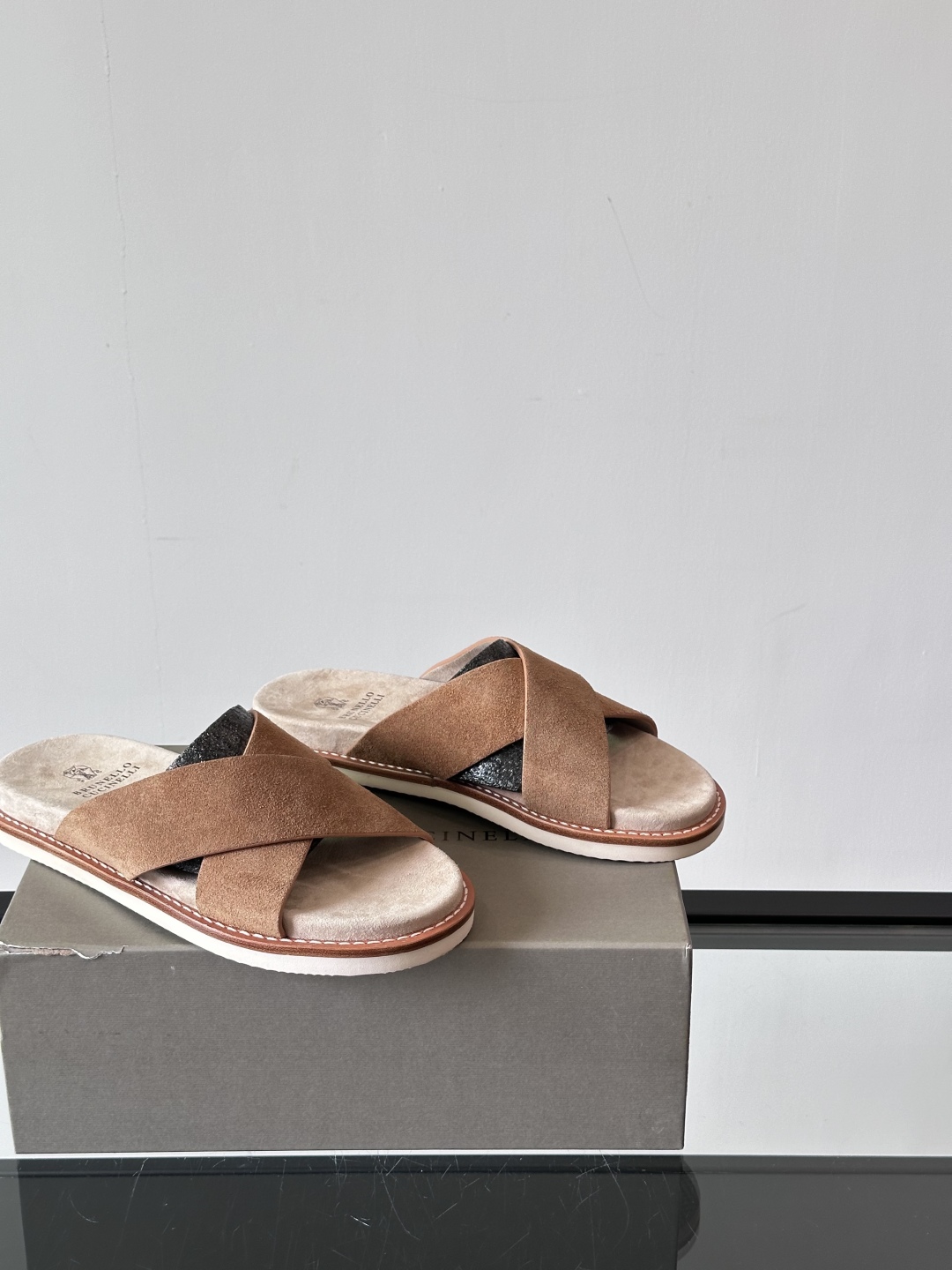 Brunello Cucinelli BC新款男士牛皮凉鞋拖鞋，高端精品，气质优雅并存，采用进口反绒牛皮