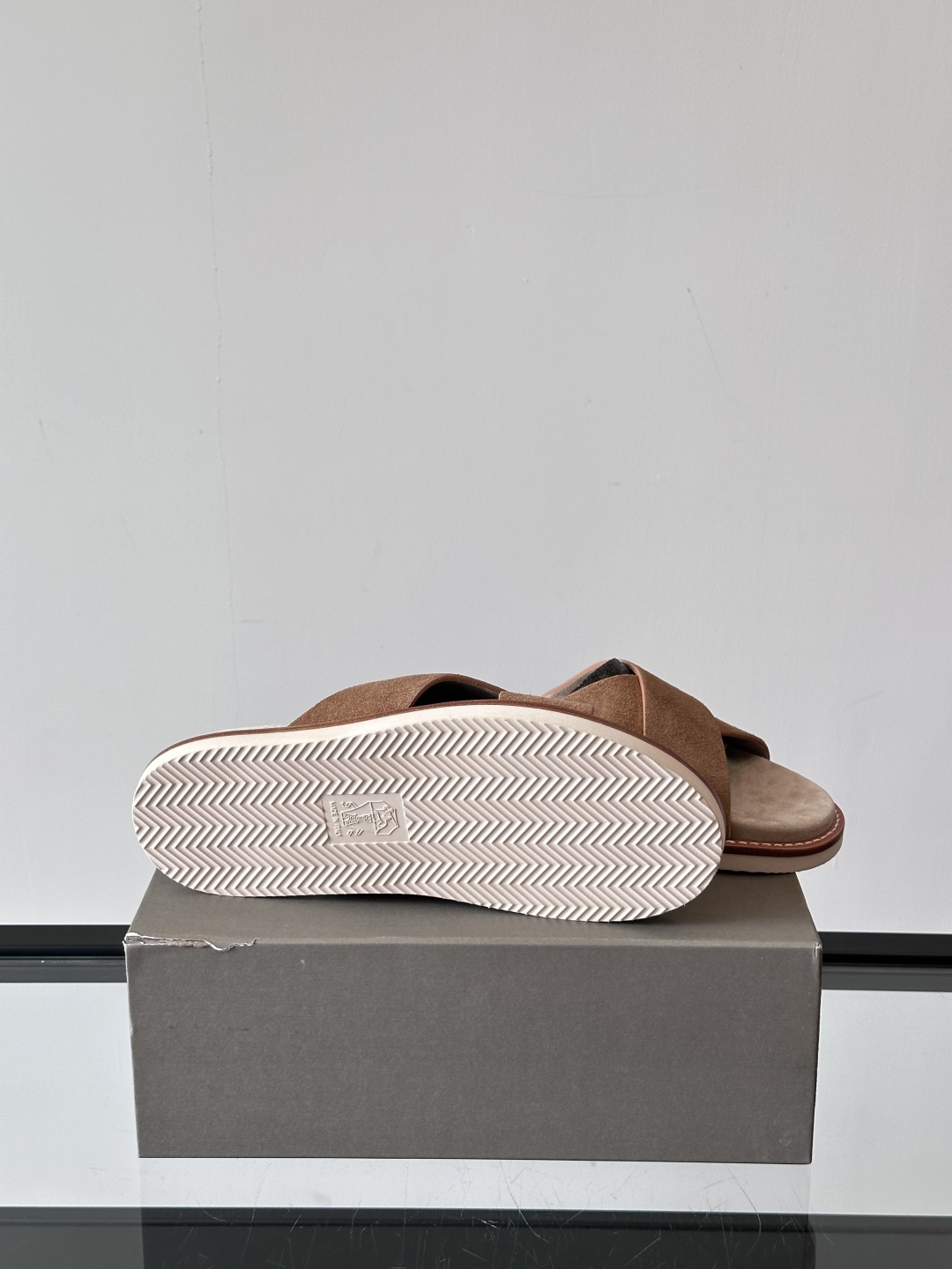 Brunello Cucinelli BC新款男士牛皮凉鞋拖鞋，高端精品，气质优雅并存，采用进口反绒牛皮