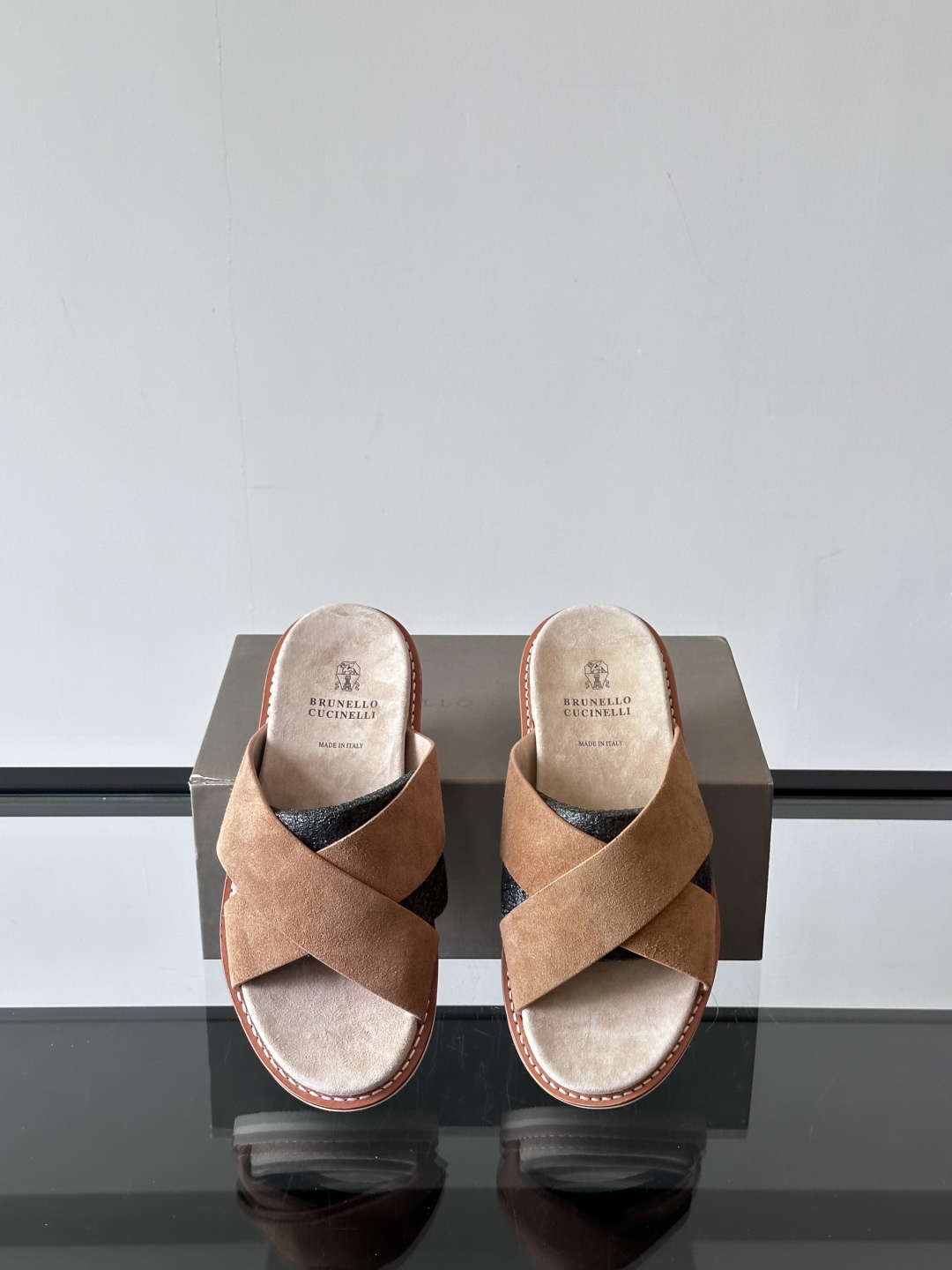 Brunello Cucinelli BC新款男士牛皮凉鞋拖鞋，高端精品，气质优雅并存，采用进口反绒牛皮