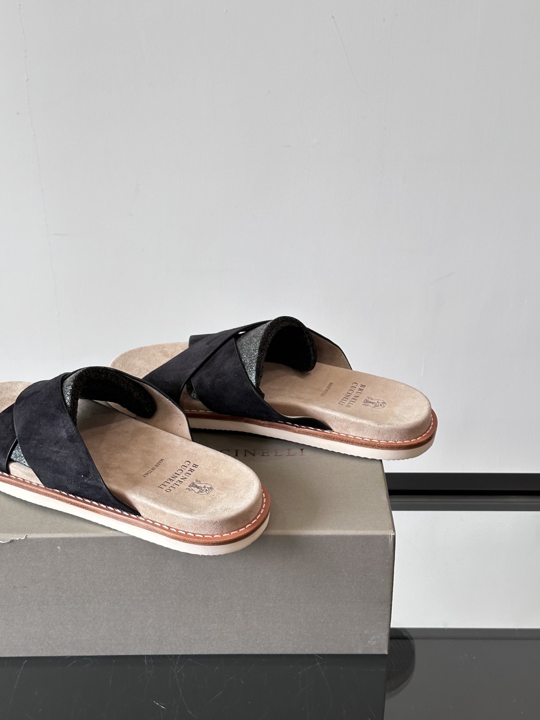 Brunello Cucinelli BC新款男士牛皮凉鞋拖鞋，高端精品，气质优雅并存，采用进口反绒牛皮