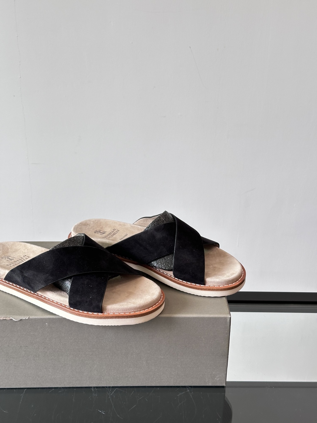 Brunello Cucinelli BC新款男士牛皮凉鞋拖鞋，高端精品，气质优雅并存，采用进口反绒牛皮