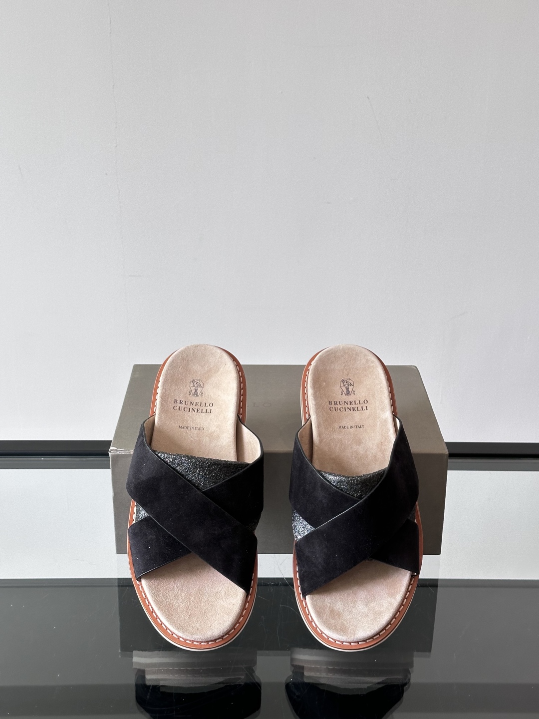 Brunello Cucinelli BC新款男士牛皮凉鞋拖鞋，高端精品，气质优雅并存，采用进口反绒牛皮