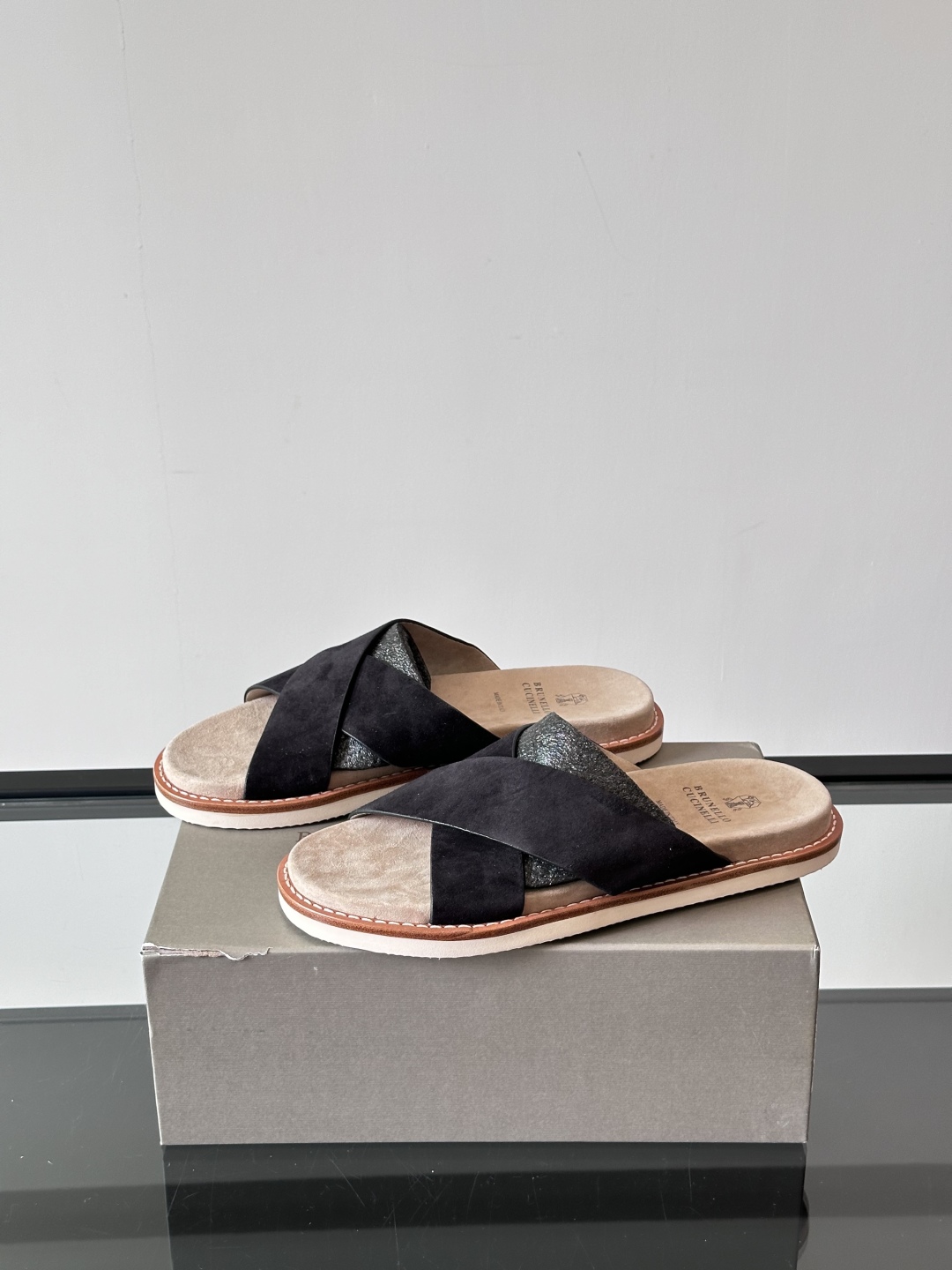 Brunello Cucinelli BC新款男士牛皮凉鞋拖鞋，高端精品，气质优雅并存，采用进口反绒牛皮