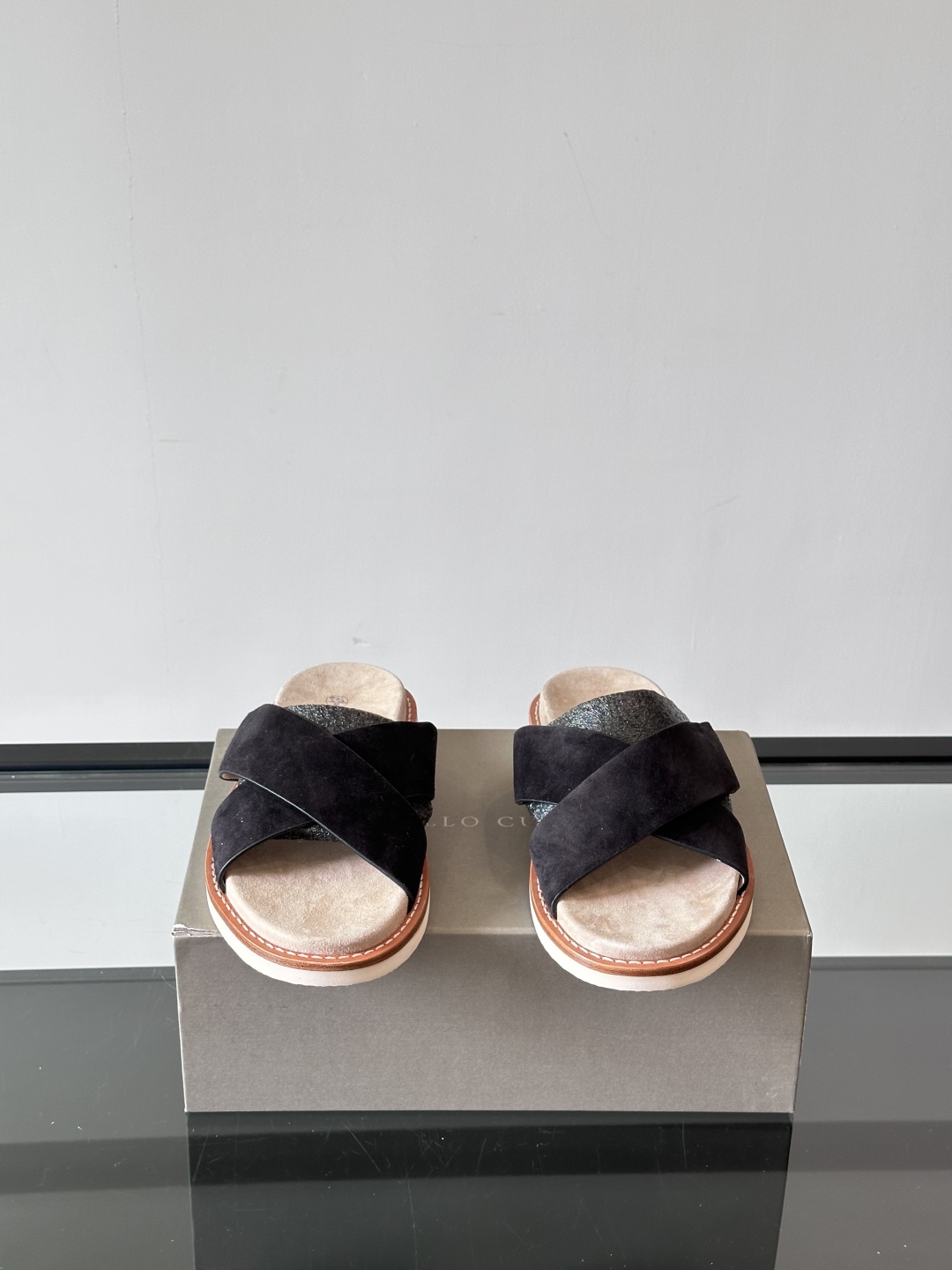 Brunello Cucinelli BC新款男士牛皮凉鞋拖鞋，高端精品，气质优雅并存，采用进口反绒牛皮