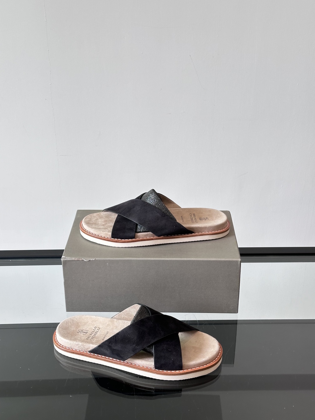Brunello Cucinelli BC新款男士牛皮凉鞋拖鞋，高端精品，气质优雅并存，采用进口反绒牛皮
