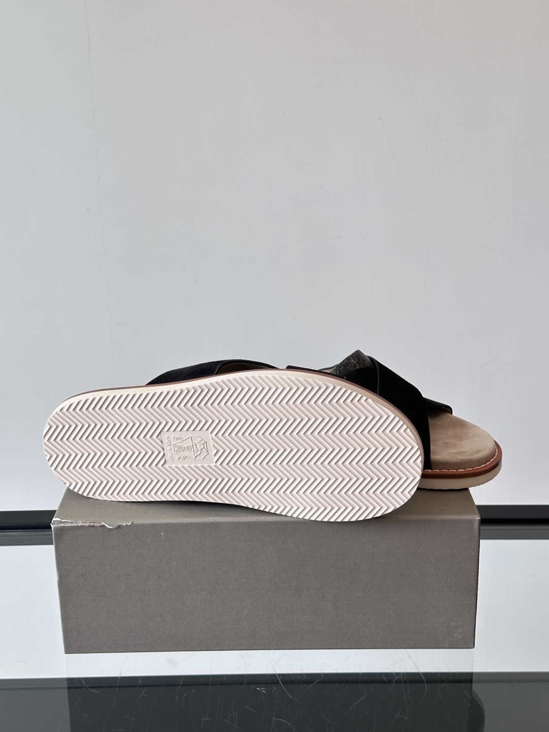 Brunello Cucinelli BC新款男士牛皮凉鞋拖鞋，高端精品，气质优雅并存，采用进口反绒牛皮