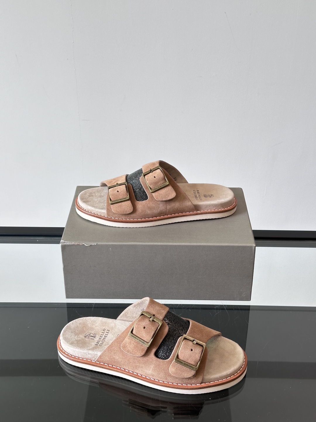 Brunello Cucinelli BC新款男士牛皮凉鞋拖鞋，高端精品，气质优雅并存，采用进口反绒牛皮