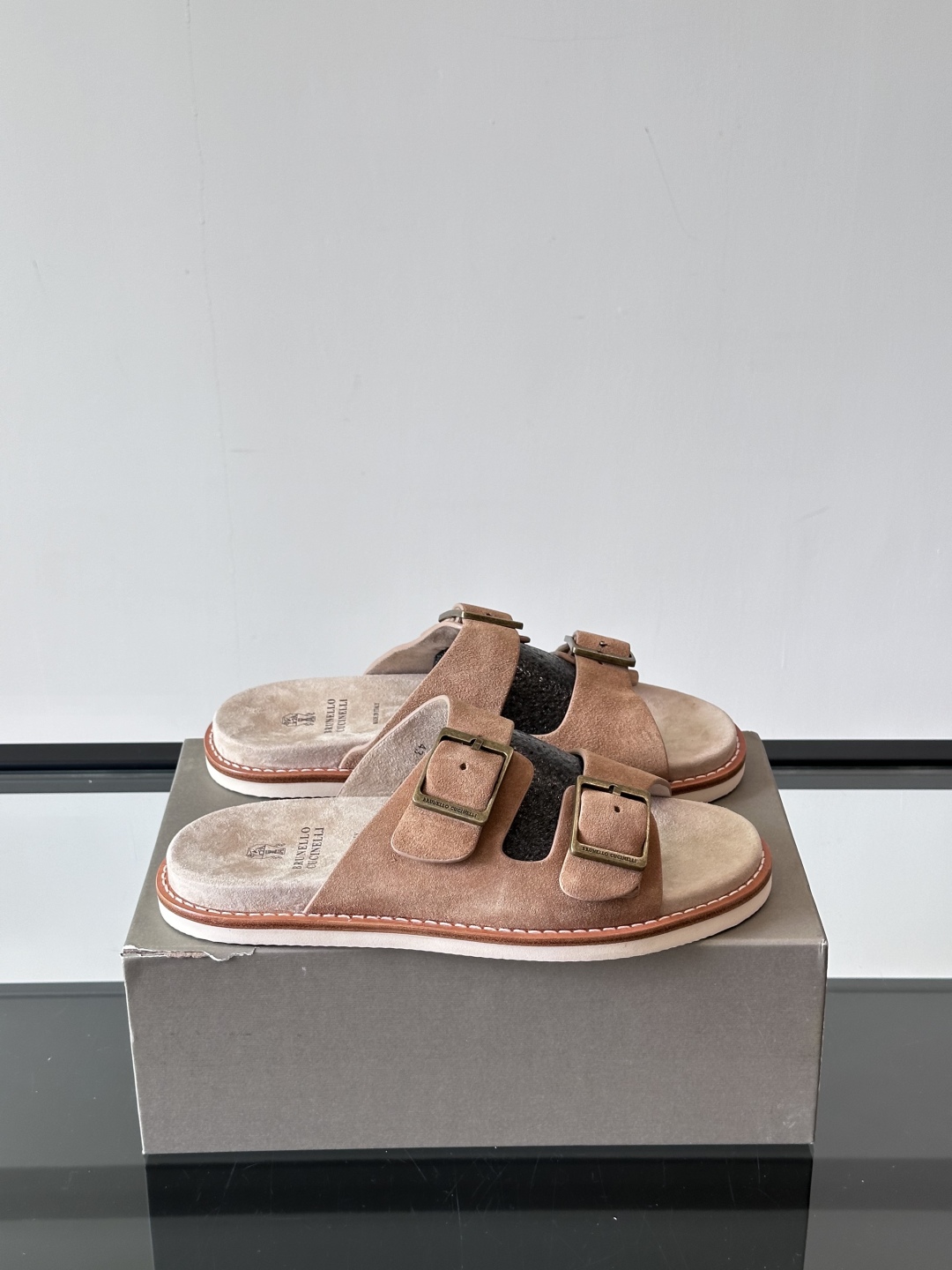 Brunello Cucinelli BC新款男士牛皮凉鞋拖鞋，高端精品，气质优雅并存，采用进口反绒牛皮