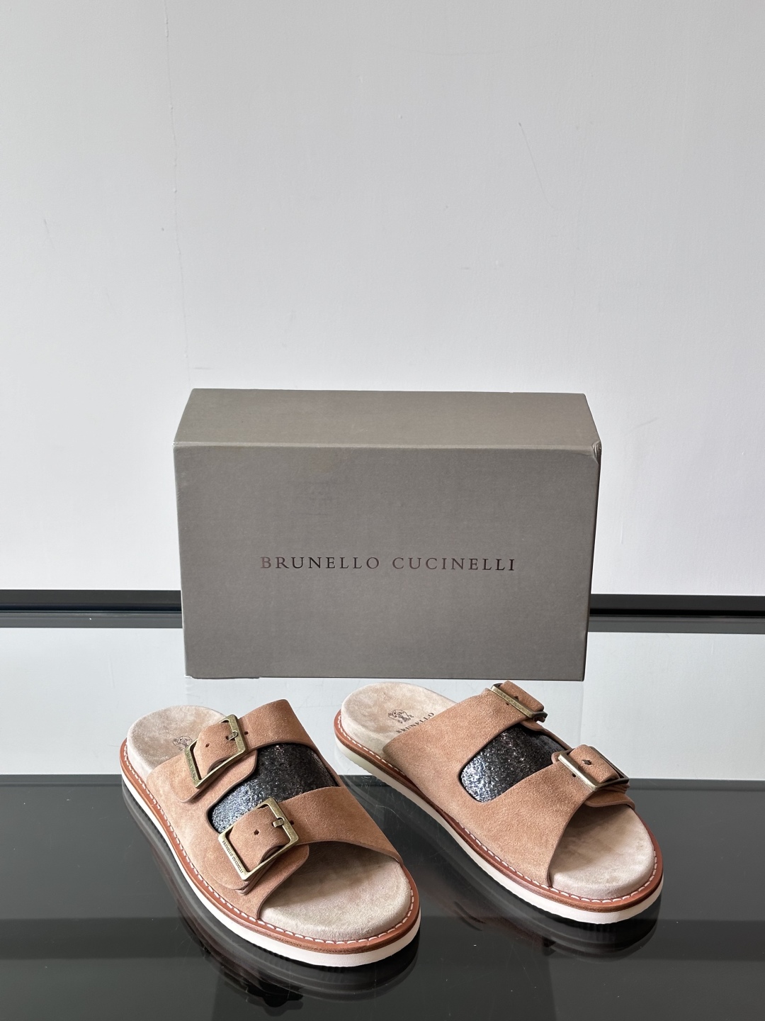 Brunello Cucinelli BC新款男士牛皮凉鞋拖鞋，高端精品，气质优雅并存，采用进口反绒牛皮